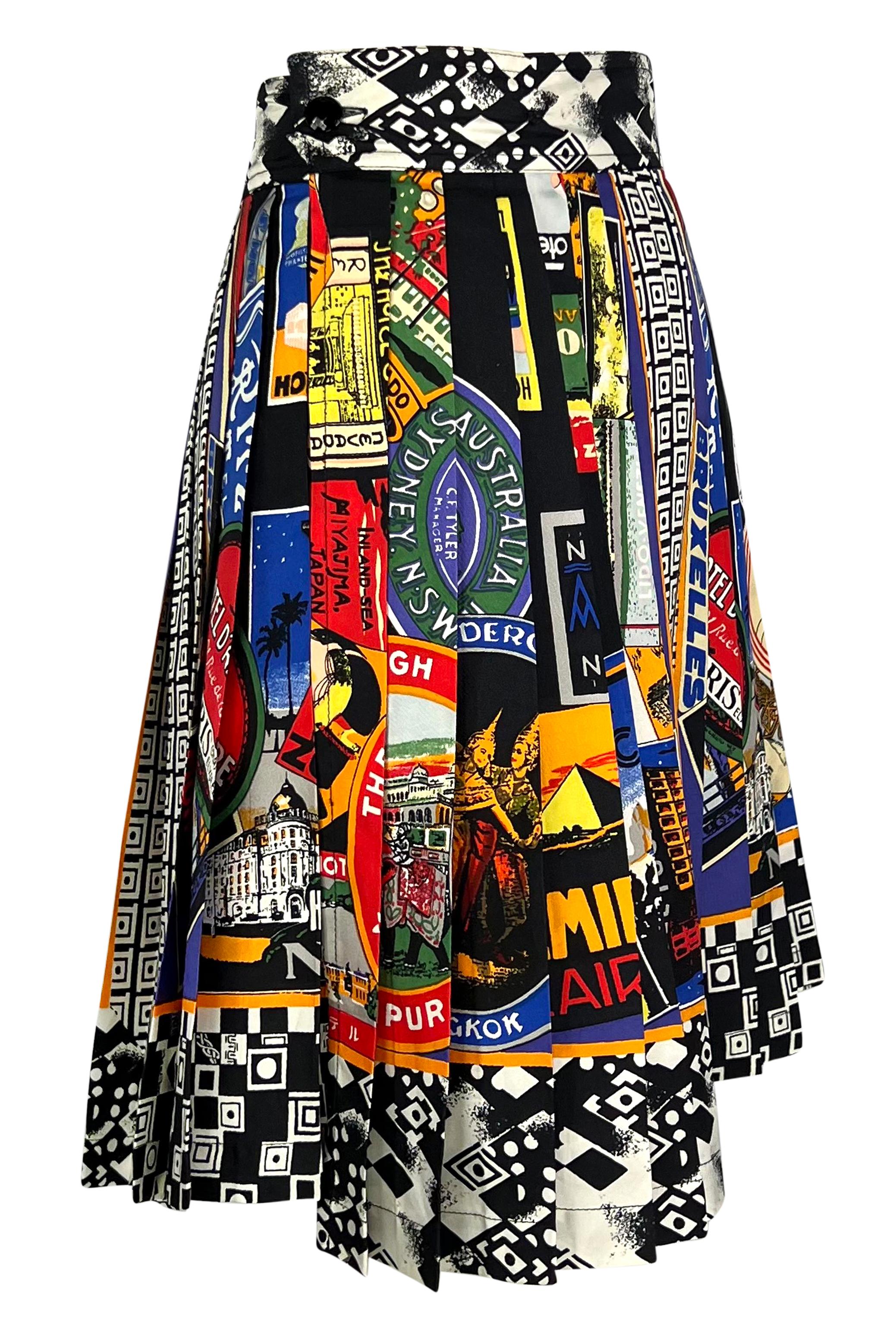 De las mujeres F/W 1991 Gianni Versace Minifalda Plisada con Motivo Internacional Multicolor en venta