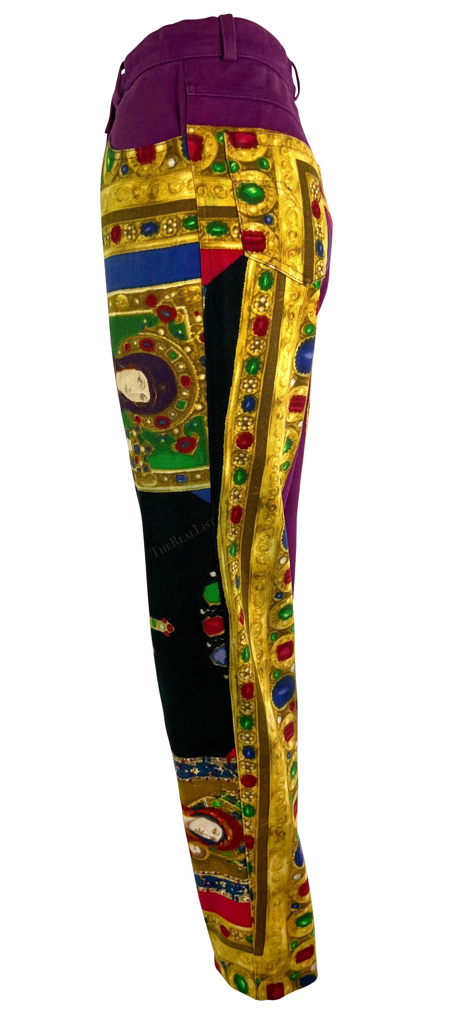 Pantalon en jean imprimé baroque multicolore violet Gianni Versace, A/H 1991 en vente 1