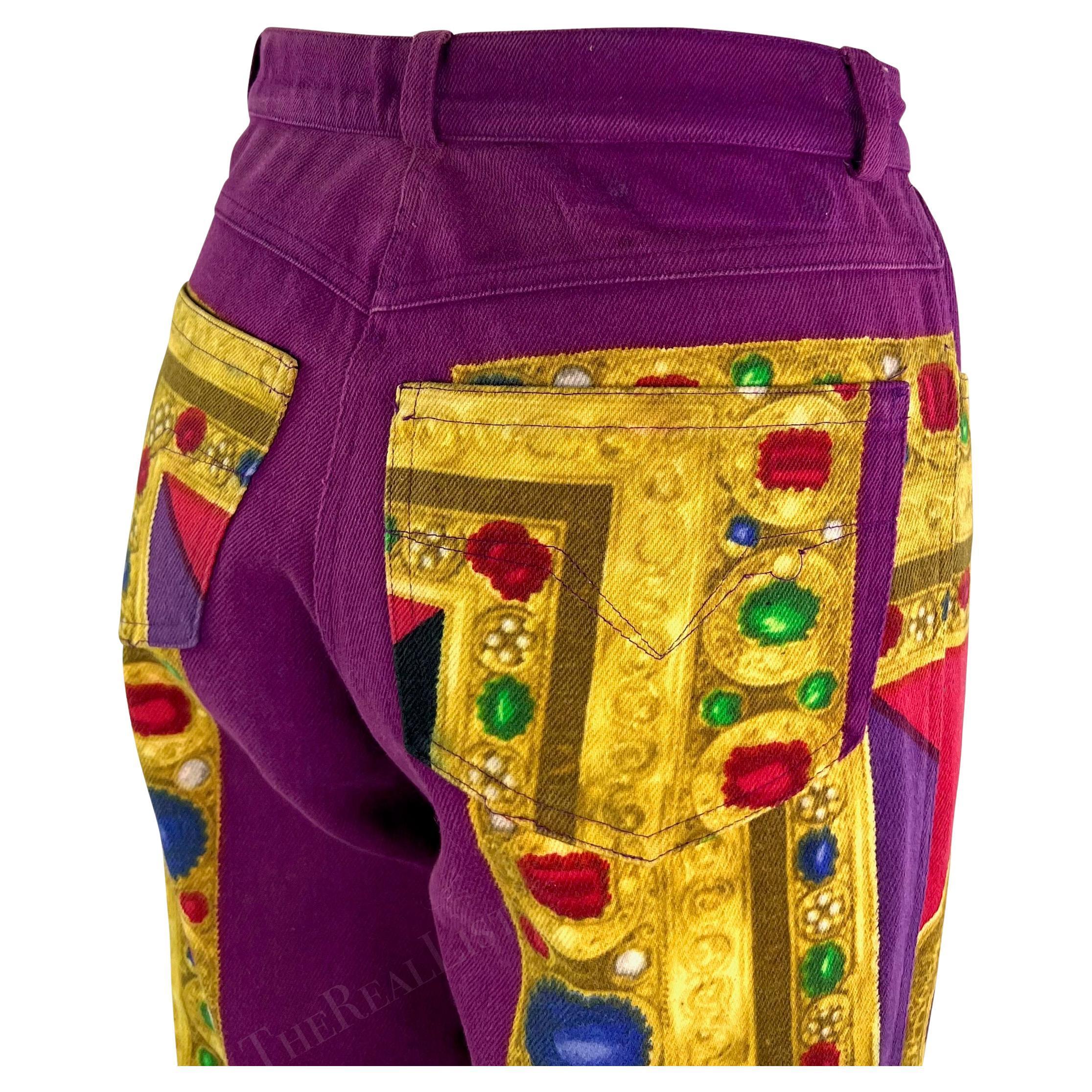 Pantalon en jean imprimé baroque multicolore violet Gianni Versace, A/H 1991 en vente 3