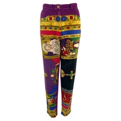 F/W 1991 Gianni Versace Lila Multicolor Edelsteinfarbene Denimhose mit Barockdruck und Barockdruck