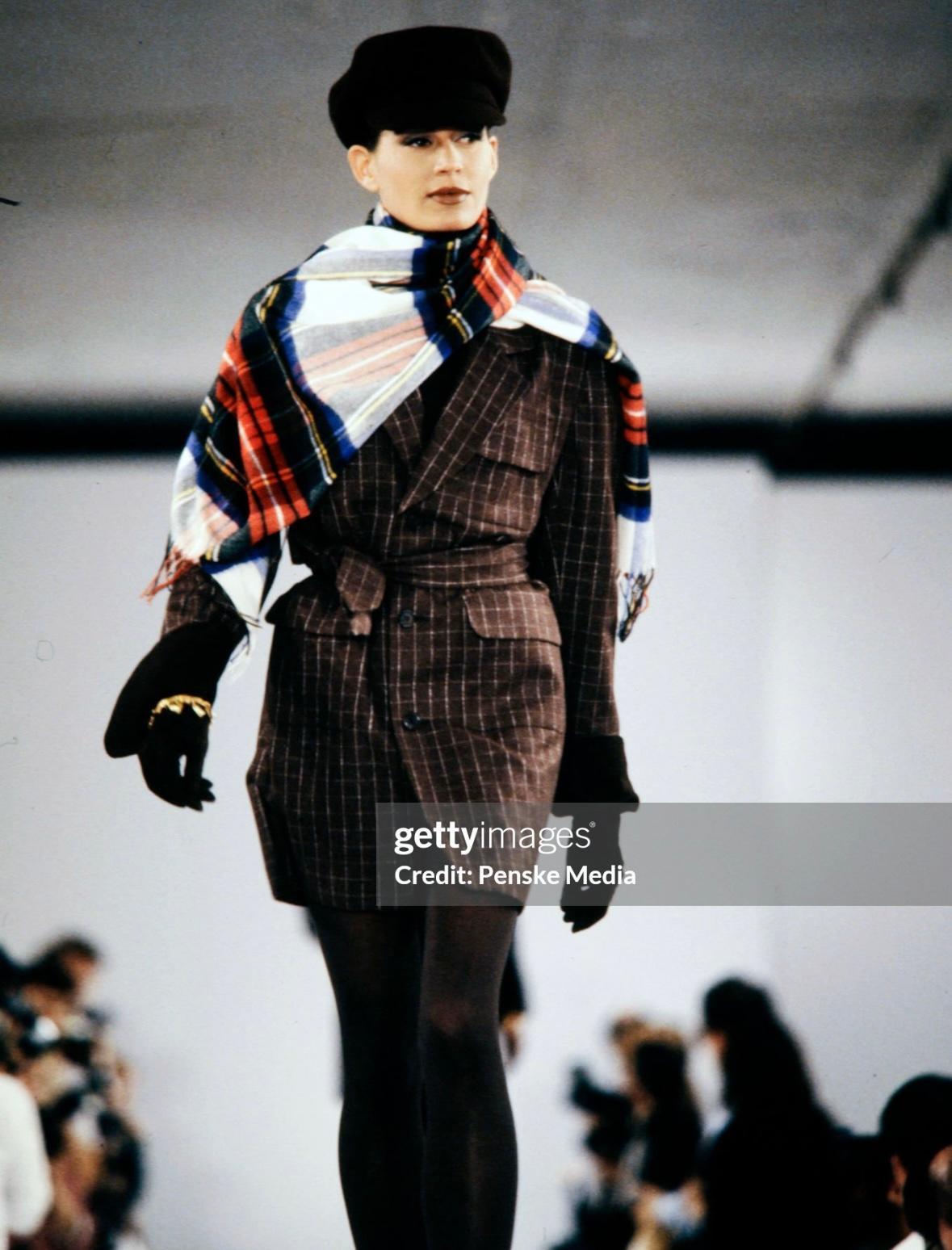 F/W 1991 Isaac Mizrahi Runway Brown Window Pane Blazer Mini Blazer Mantel Kleid im Zustand „Hervorragend“ im Angebot in West Hollywood, CA