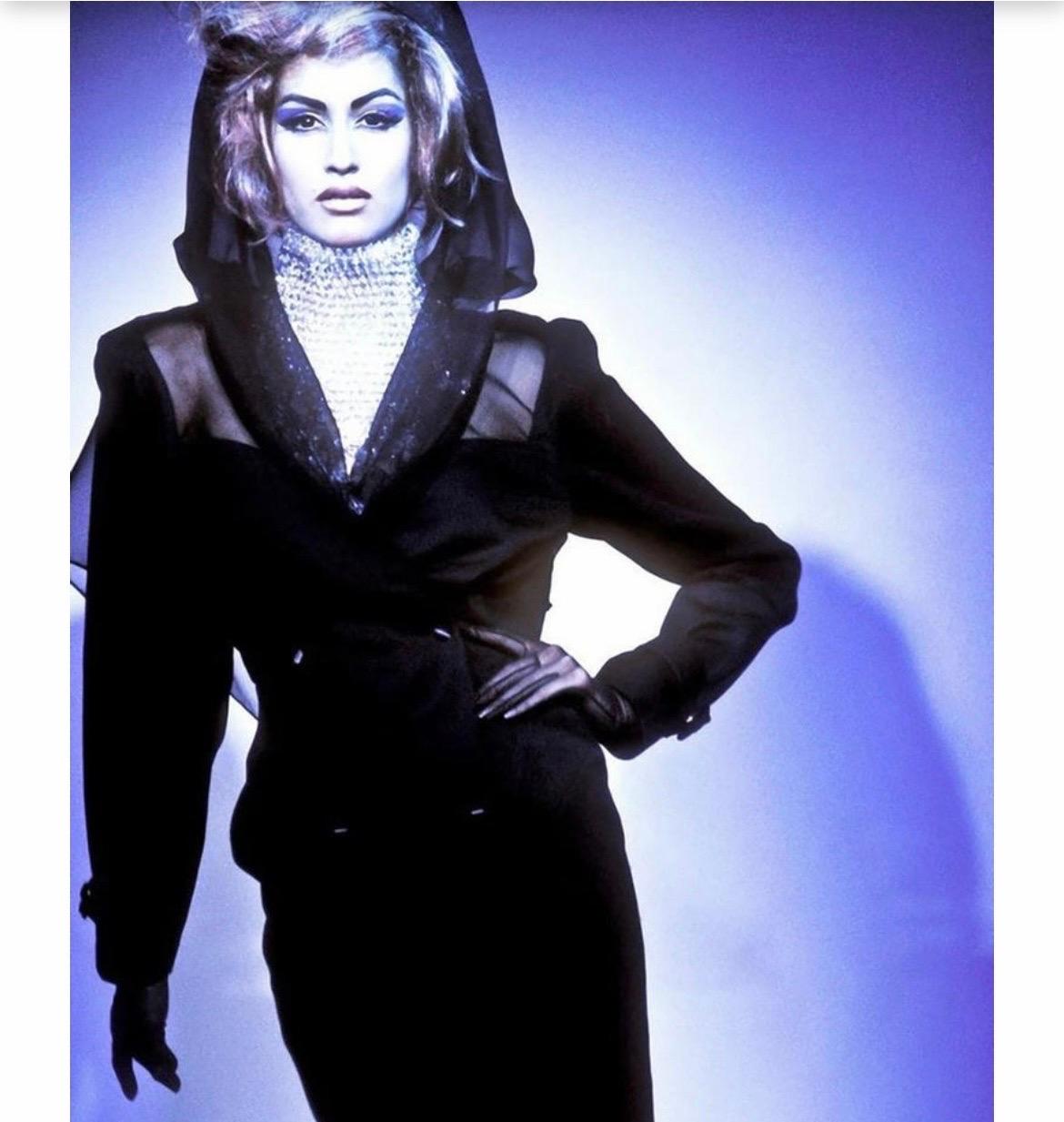 Tuta Thierry Mugler F&F Vintage A/I 1991 con cappuccio nero in vendita 1