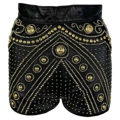 H/W 1992 Atelier Versace Haute Couture Laufsteg-Shorts aus Leder mit Nieten
