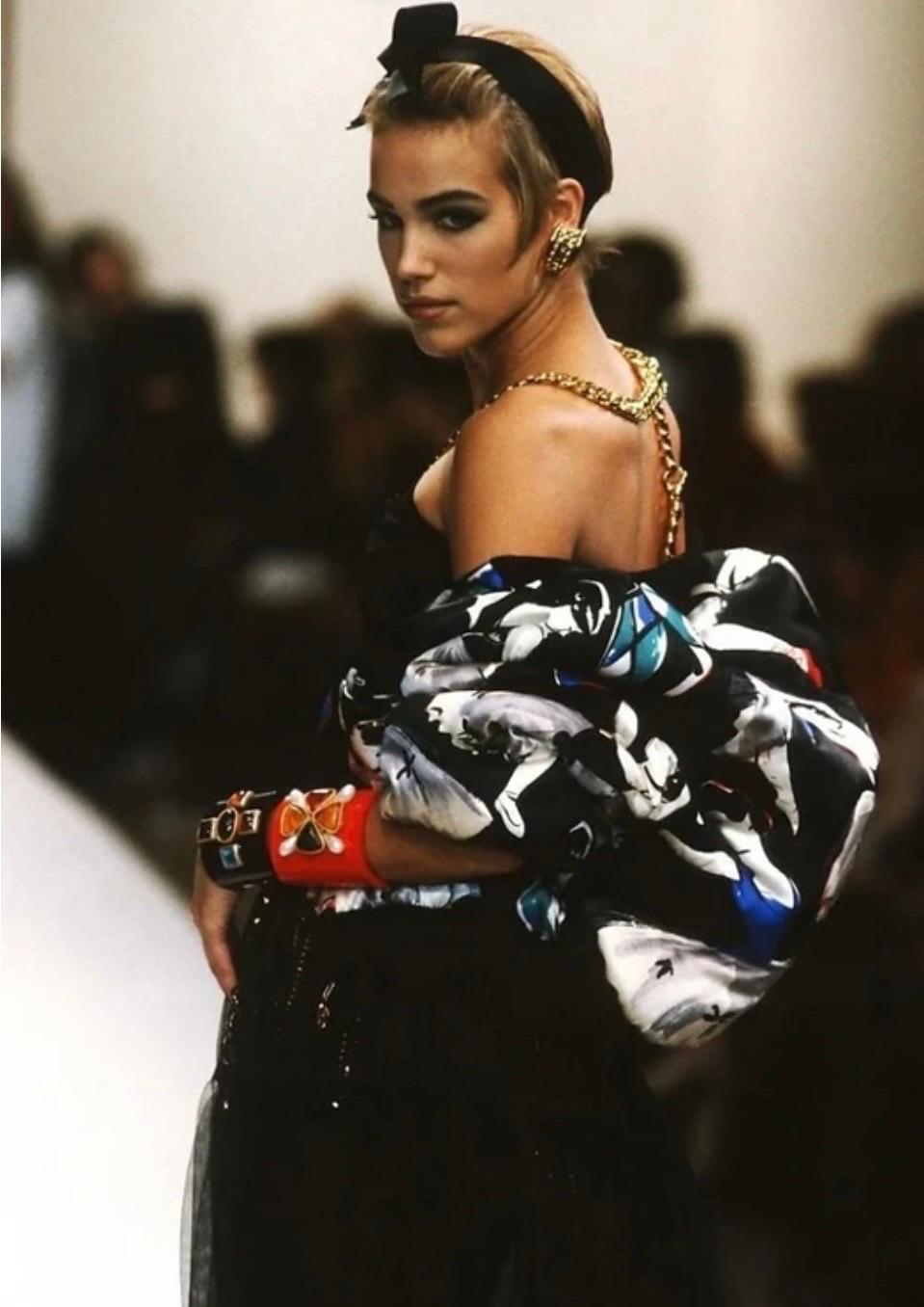 Chanel F/W 1992 black multicolor silk bomber jacket with a dancing ballerina print throughout.

This jacket was seen on model Emma Sjöberg on the F/W 1992 runway and in a Chanel advert on Linda Evangelista.

Features two front patch pockets that