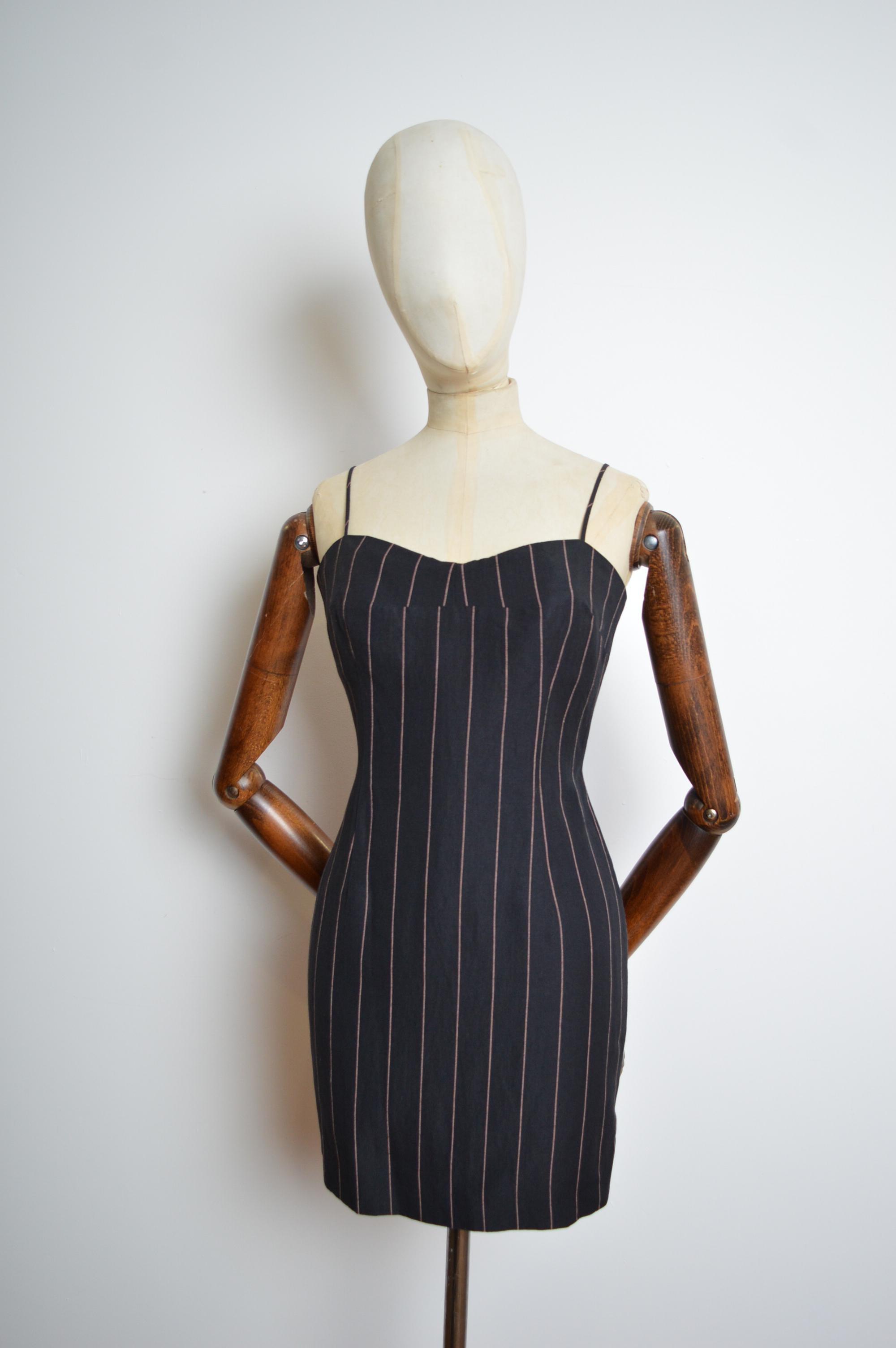 A/I 1992 Dolce & Gabbana Runway Black Pinstripe Tuxedo Jacket & Dress Suit Set In condizioni buone in vendita a Sheffield, GB