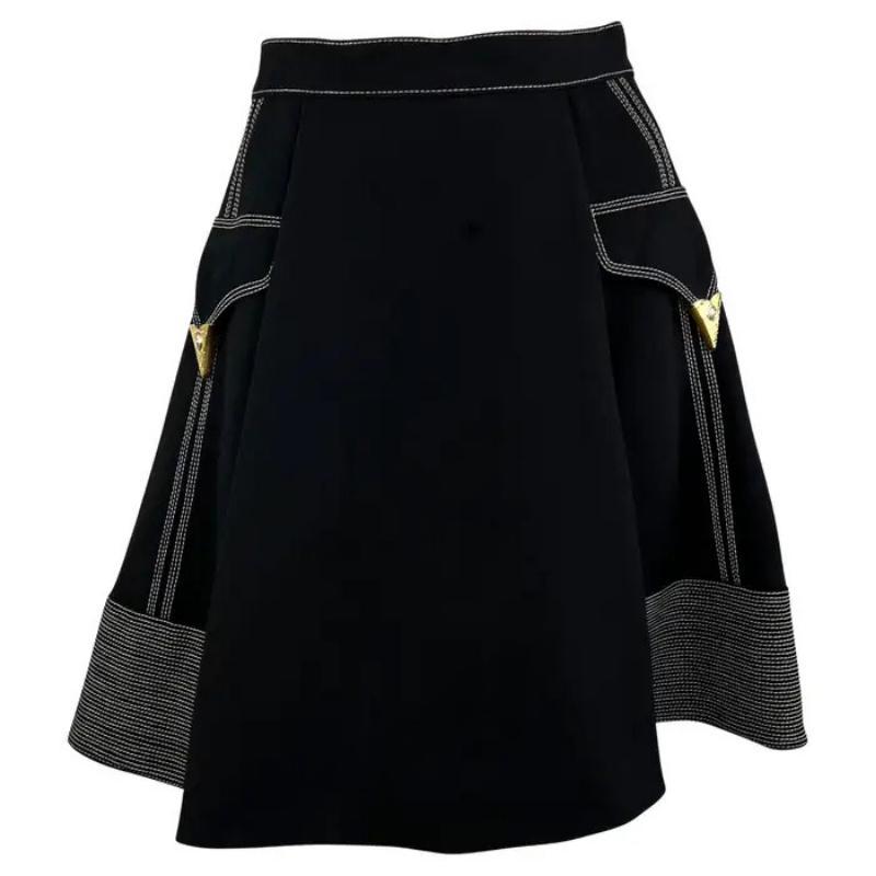F/W 1992 Gianni Versace Falda con herrajes de Medusa en tono dorado negro en venta