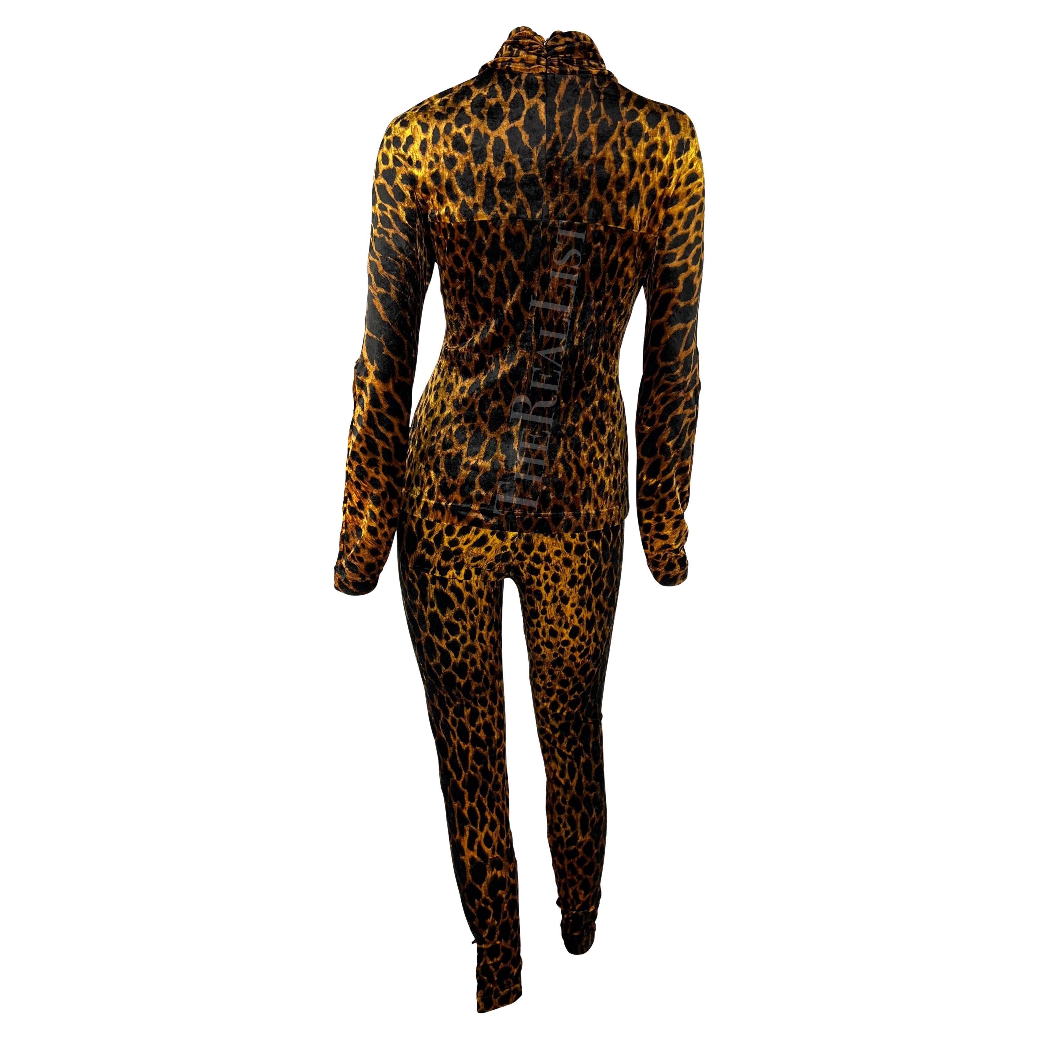 Gianni Versace Couture A/I 1992 Set di pantaloni in velluto con stampa ghepardo marrone In condizioni ottime in vendita a West Hollywood, CA