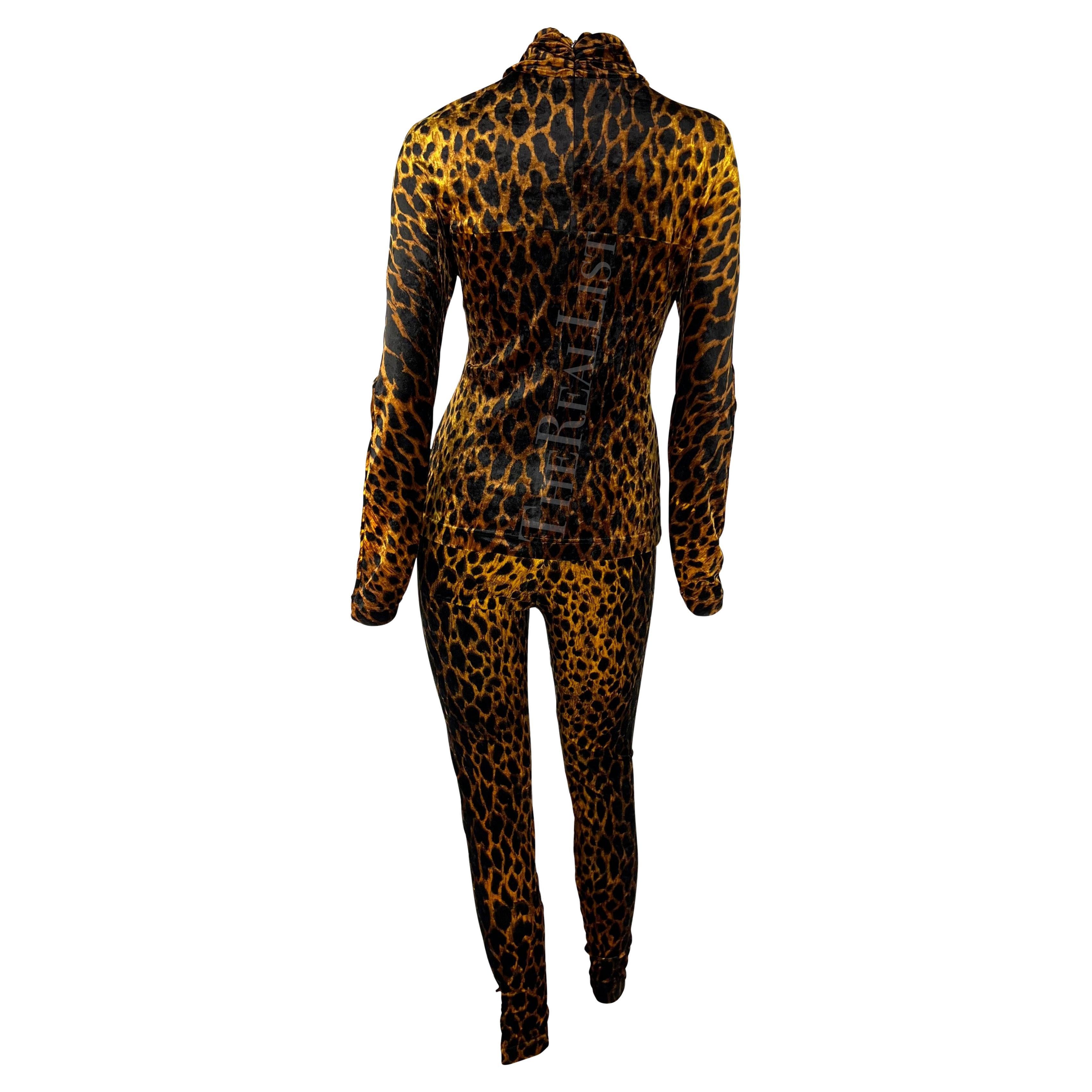 Women's F/W 1992 Gianni Versace Couture Brown Cheetah Print Velvet Pant Set For Sale