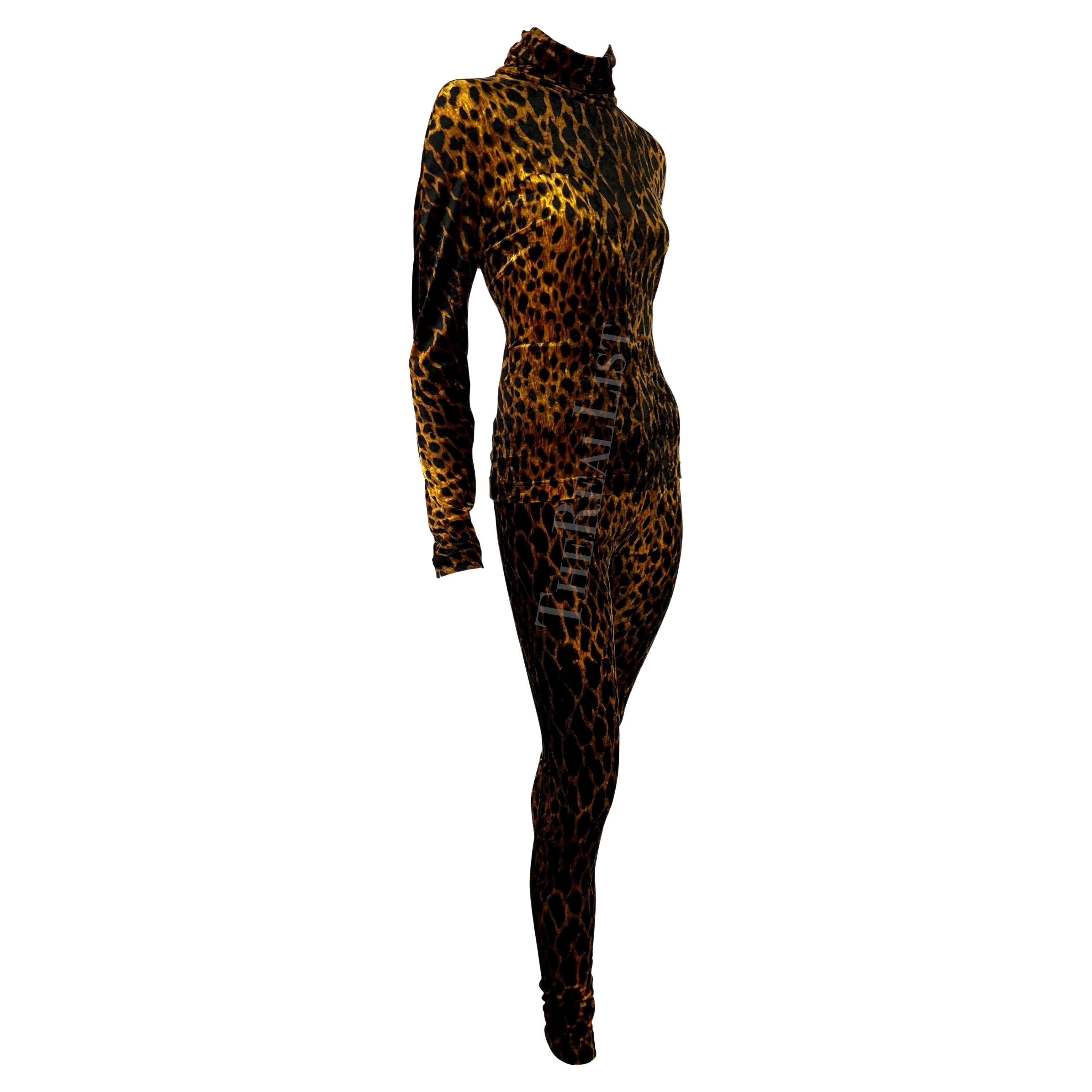 Donna Gianni Versace Couture A/I 1992 Set di pantaloni in velluto con stampa ghepardo marrone in vendita