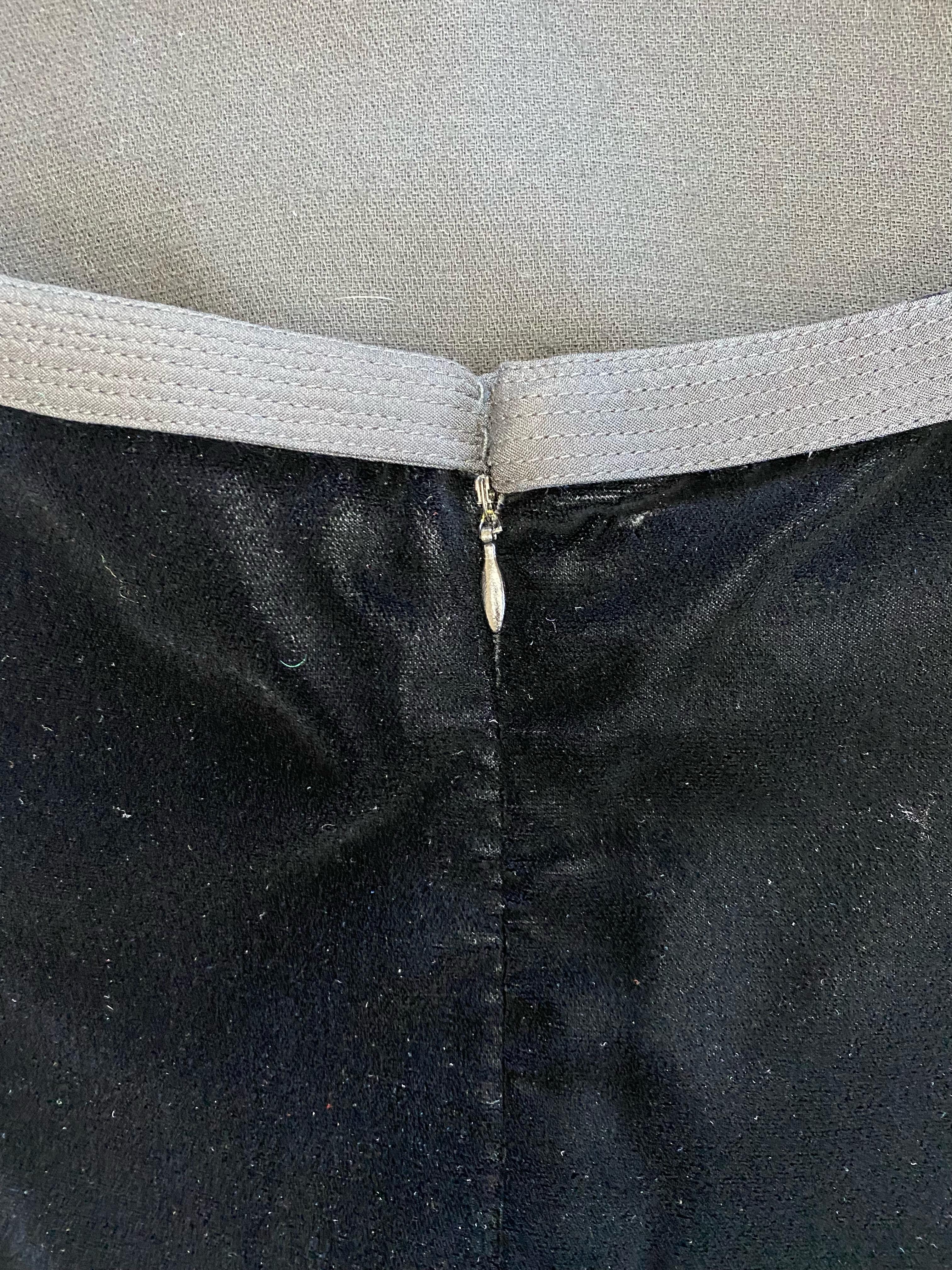 H/W 1992 Gianni Versace Couture 'Miss S&M' Bondage Minikleid aus schwarzem Samt im Zustand „Gut“ im Angebot in West Hollywood, CA