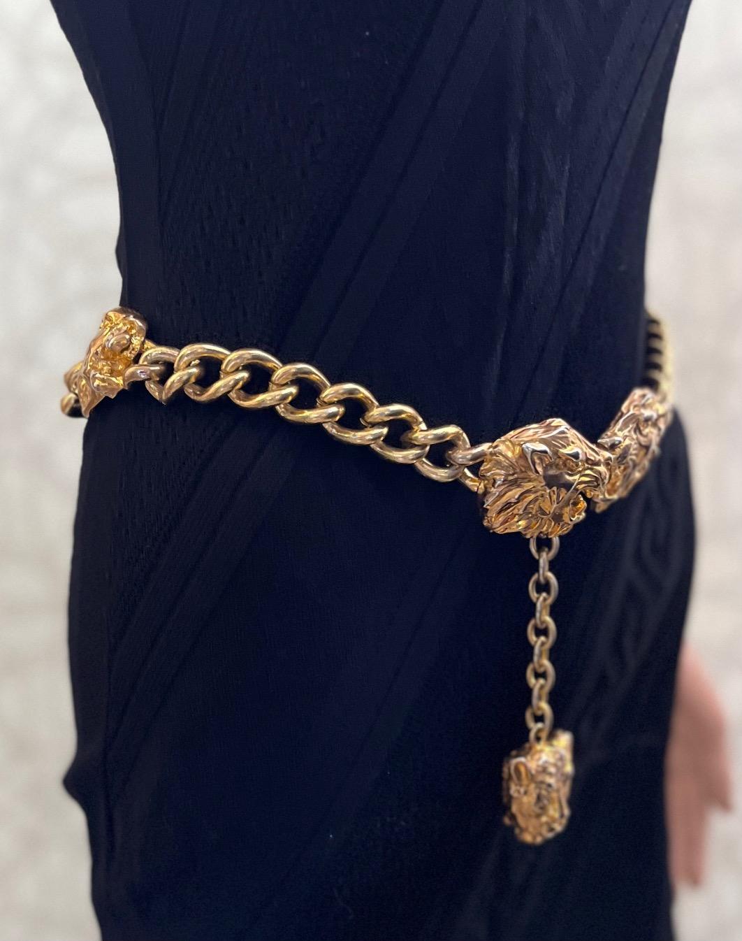 F/W 1992 GIANNI VERSACE GOLD TONE METAL JAGUAR MOTIF CHAIN Belt  In Excellent Condition For Sale In Montgomery, TX