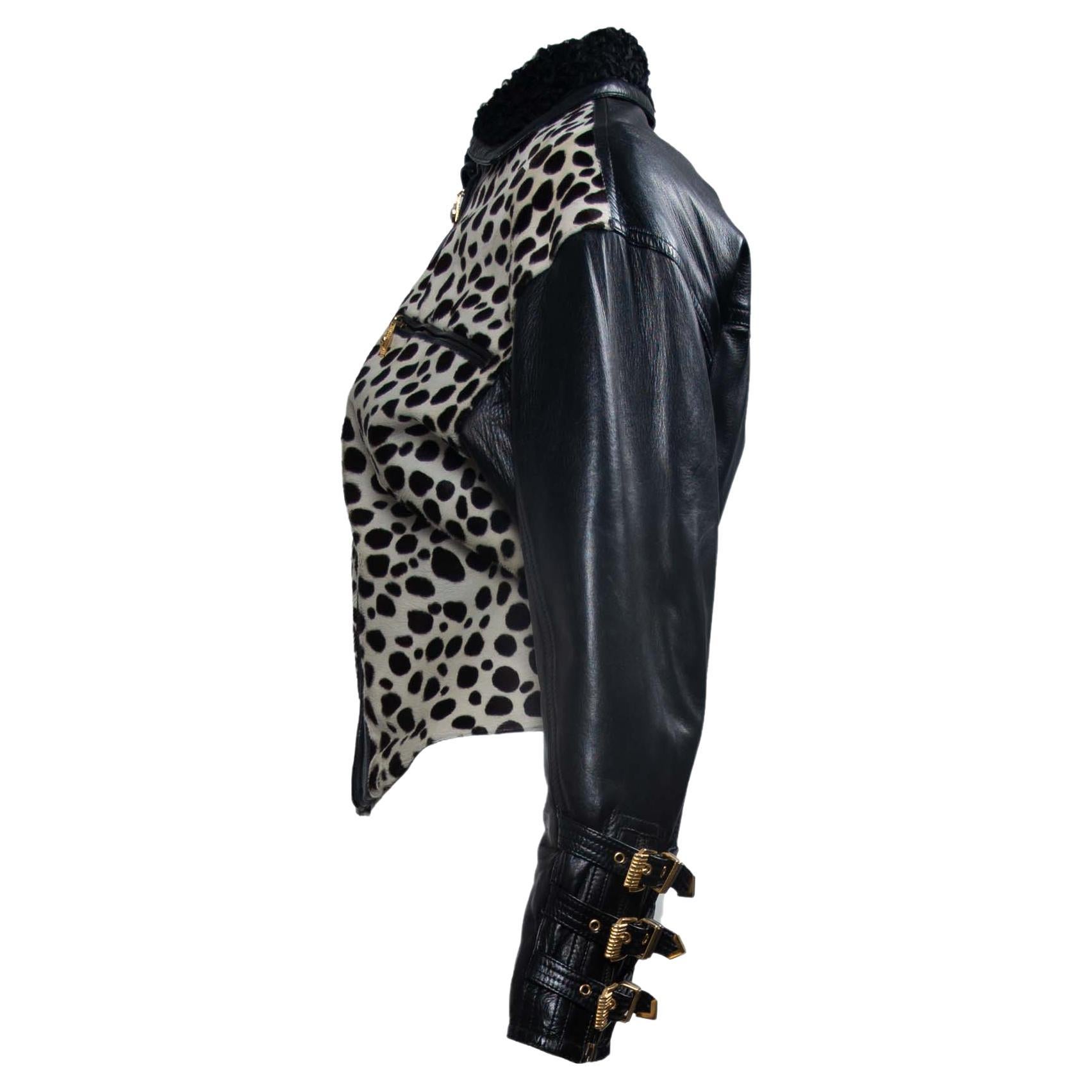 H/W 1992 Gianni Versace 'Miss S&M' Bondage gefärbte Ponyhaar-Lederjacke Medusa, Medusa (Schwarz) im Angebot