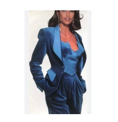 Autunno/Inverno 1992: top bustier scolpito in velluto nero di Thierry Mugler