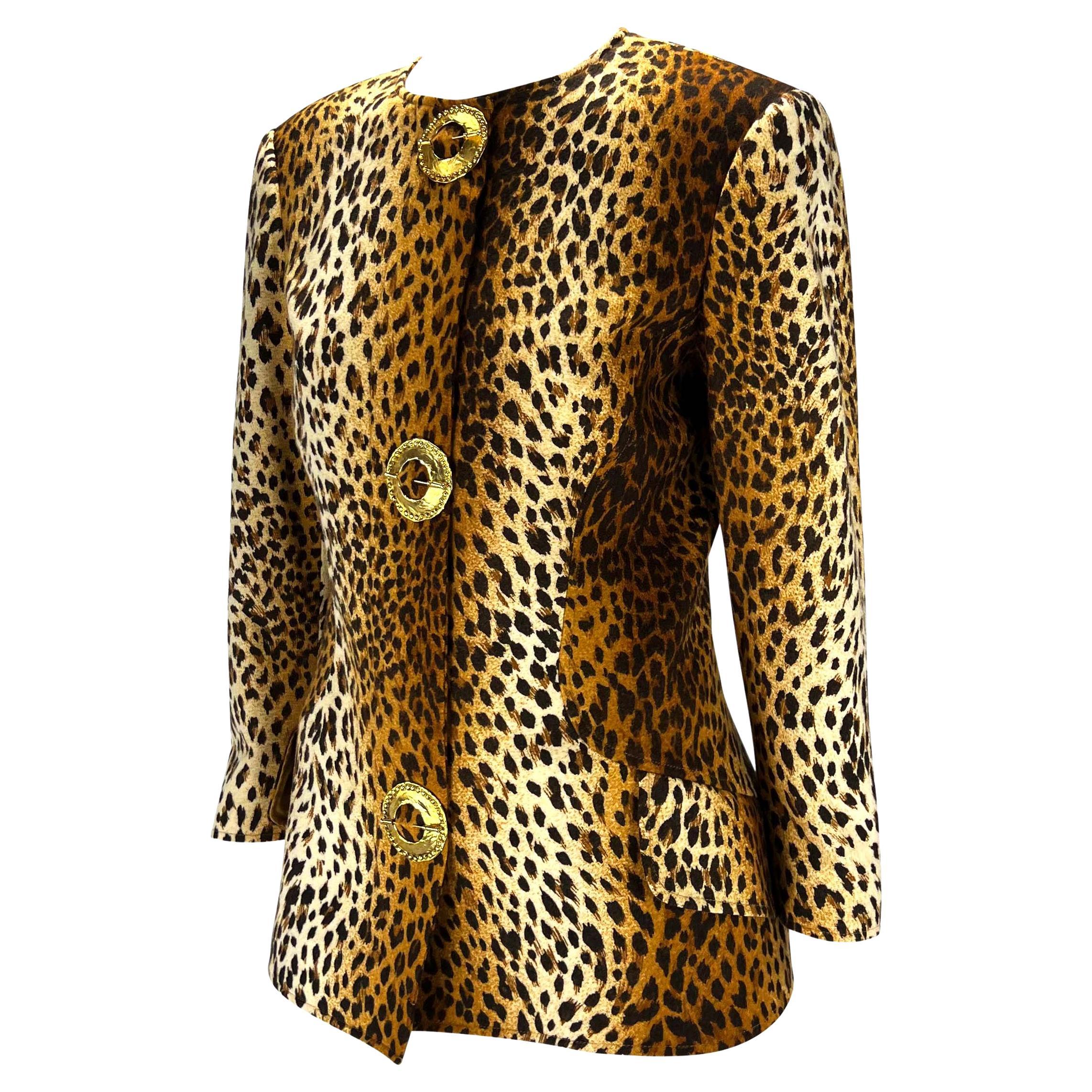 Marrone A/I 1992 Valentino Garavani - Giacca in feltro con spilla applicata in passerella con stampa leopardo in vendita