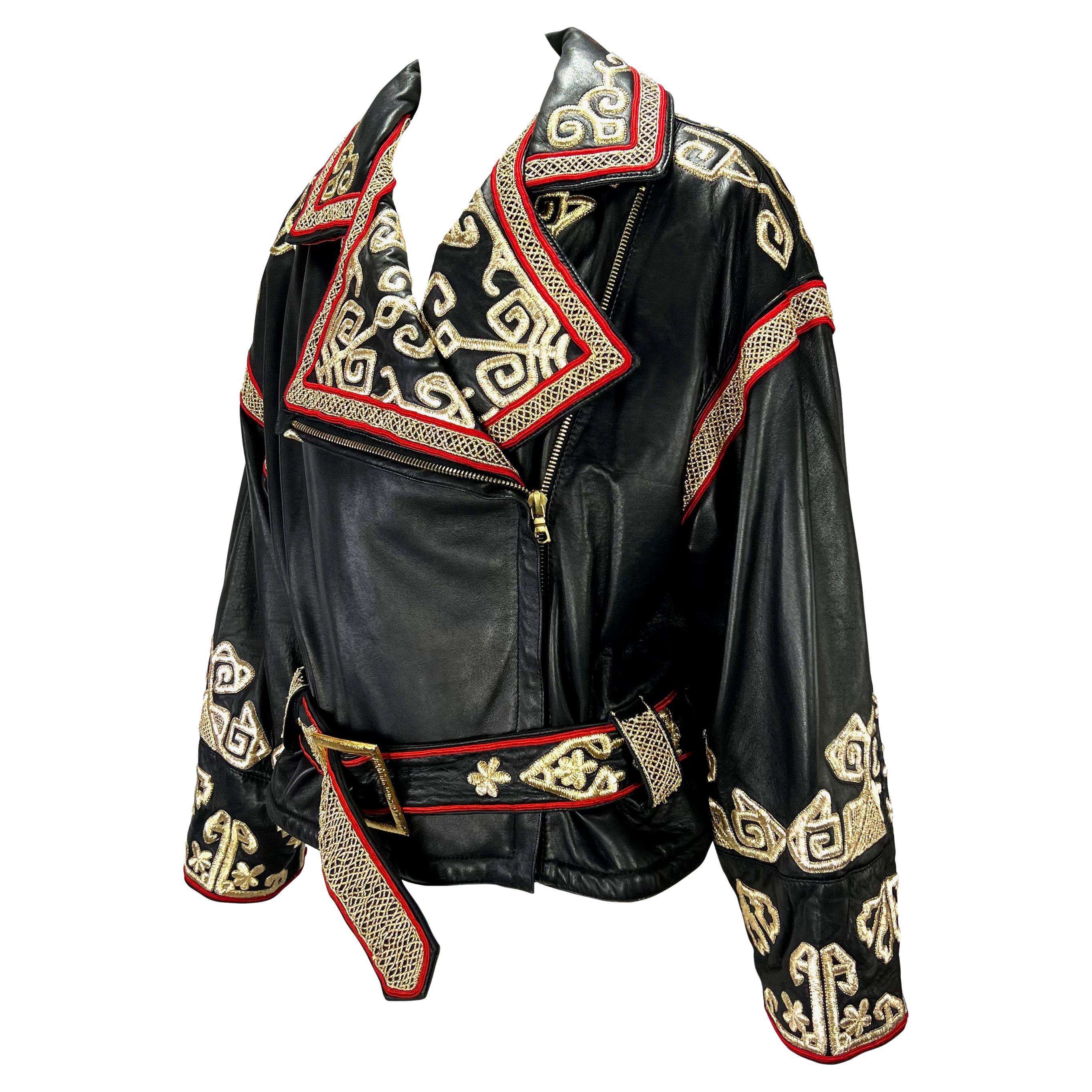 F/W 1992 Valentino Garavani Pasarela Chaqueta motera de piel bordada en oro Negro en venta