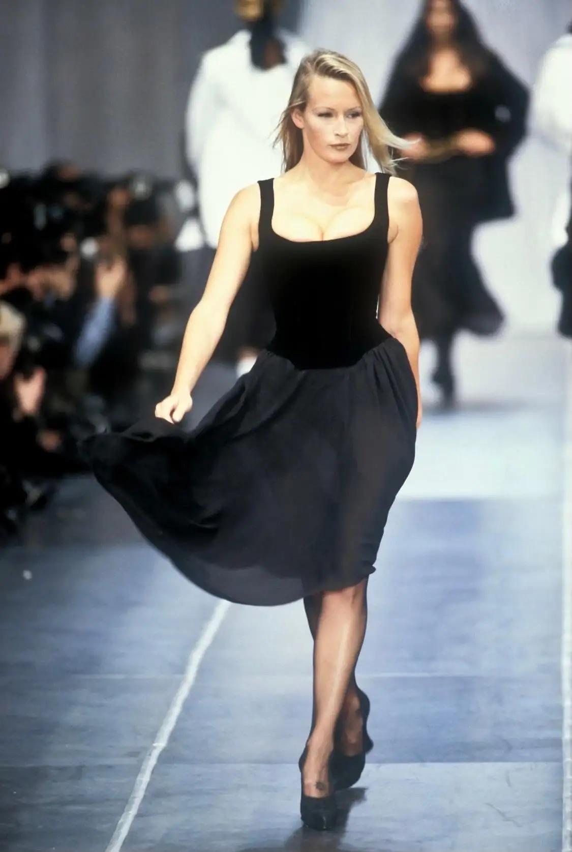 F/W 1993 Chanel by Karl Lagerfeld Runway Velvet Boned Corset Flare Silk Dress For Sale 2