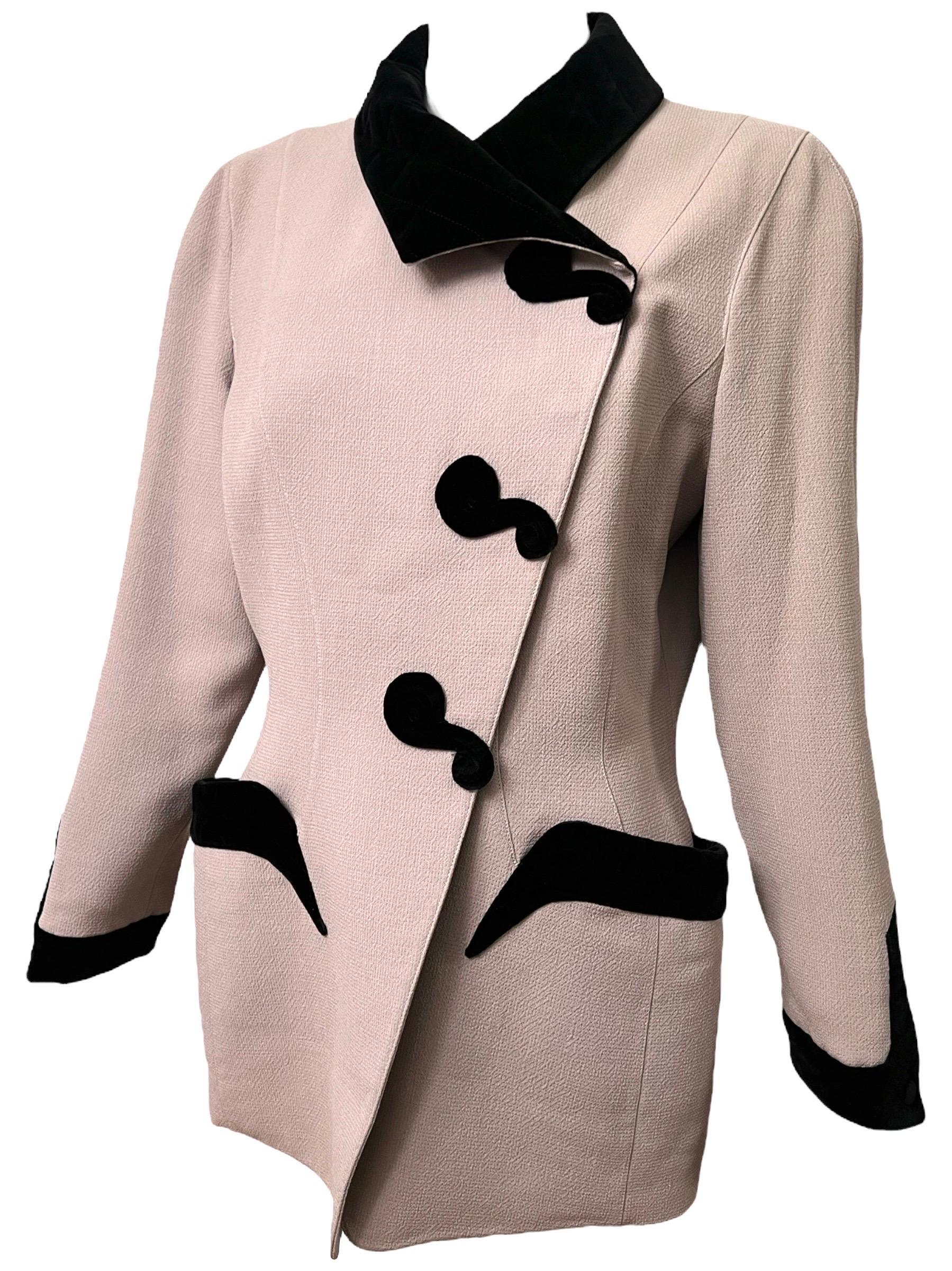 F/W 1993 Thierry Mugler Cream Wool Black Velvet Trim Runway Jacket In Excellent Condition For Sale In Concord, NC