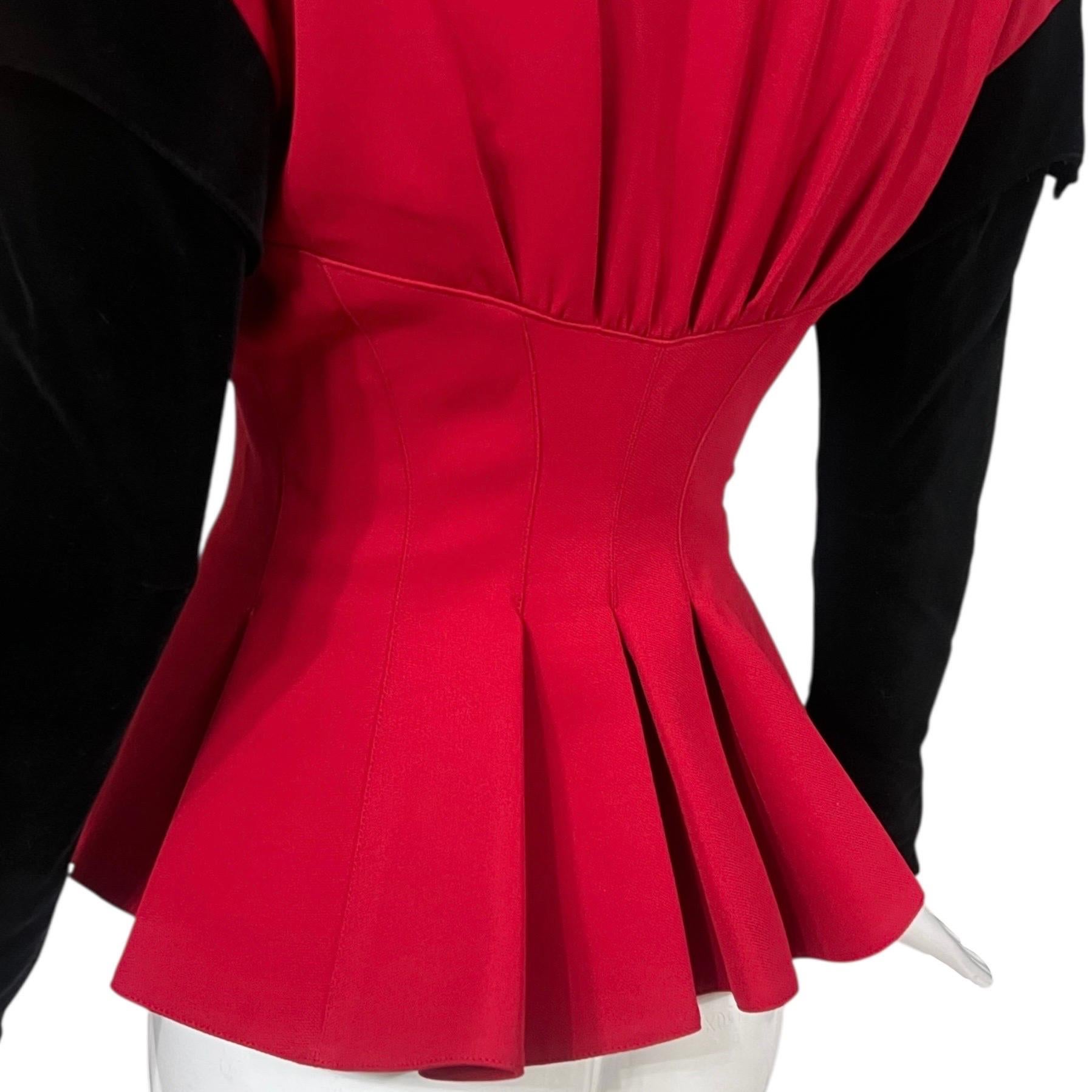 F/W 1993 Thierry Mugler Strukturierte Jacke aus rotem Schößchen-Samt im Angebot 1