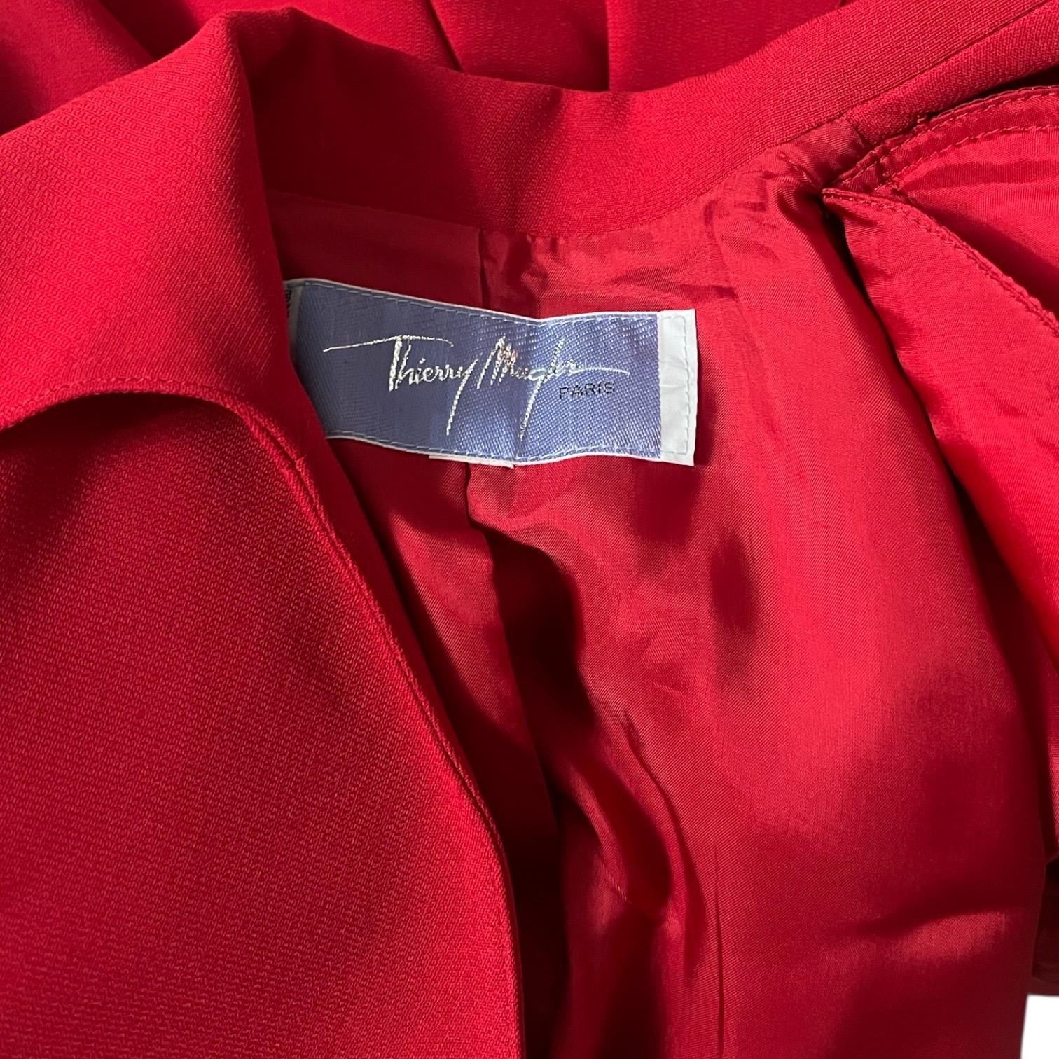 F/W 1993 Thierry Mugler Strukturierte Jacke aus rotem Schößchen-Samt im Angebot 4