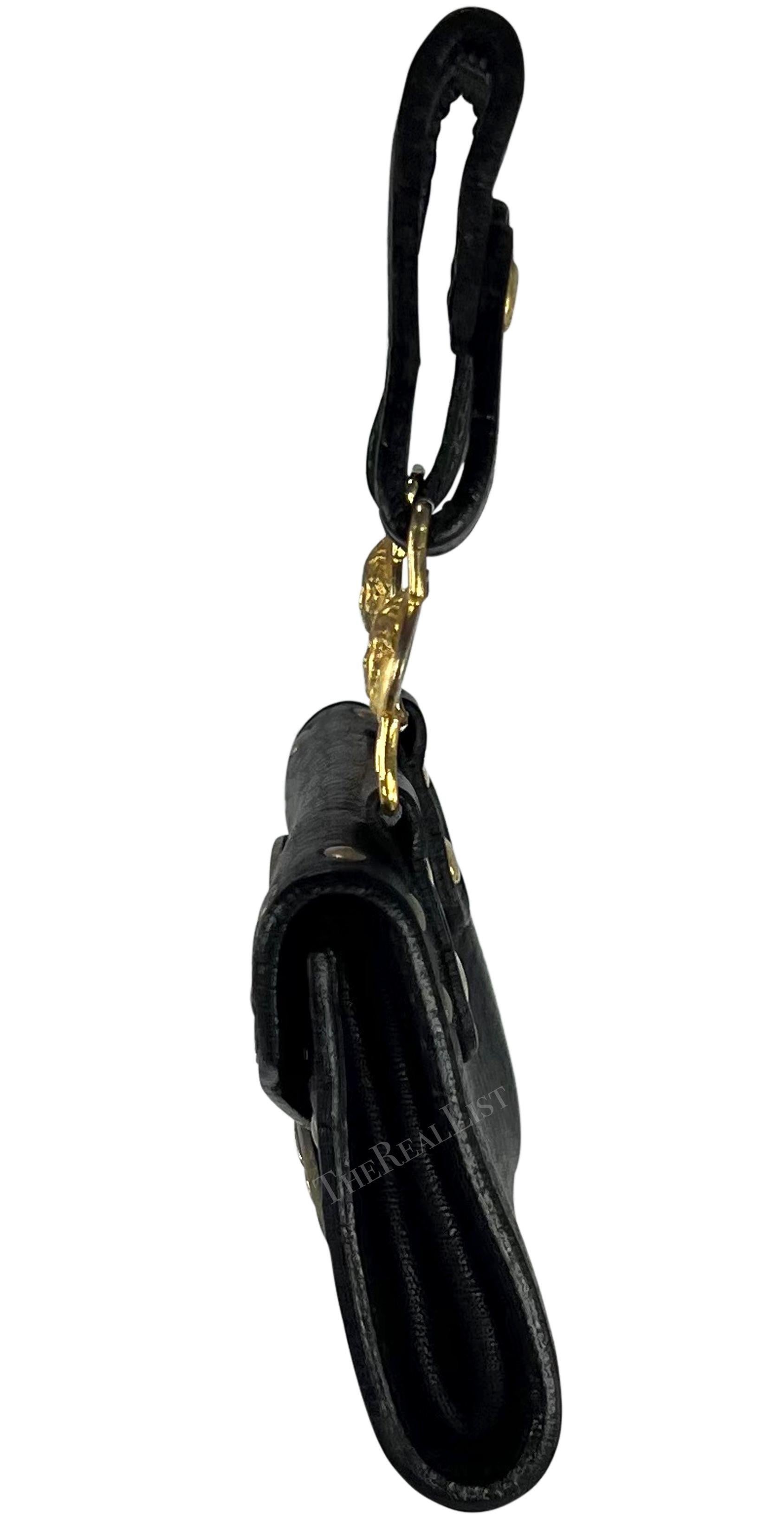 A/I 1994 Gianni Versace in pelle nera con medaglione Medusa in oro, borsa con cintura e marsupio in vendita 1