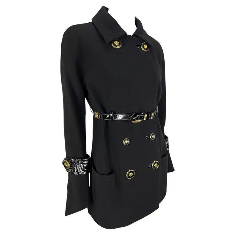 H/W 1994 Gianni Versace Schwarzer Lackledergürtel mit goldener Medusa-Jacke