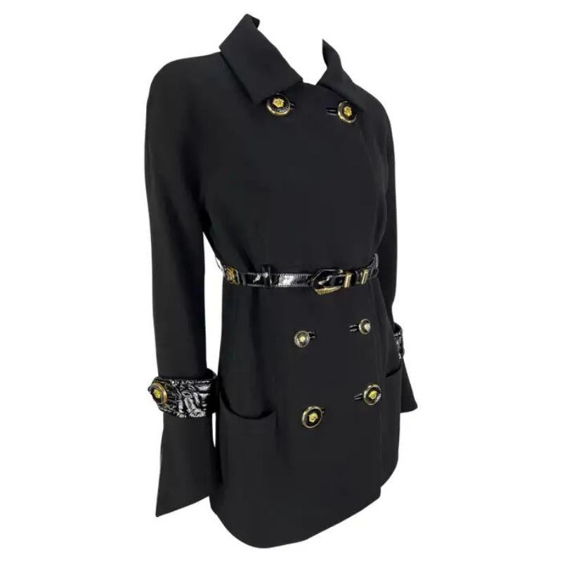 F/W 1994 Gianni Versace Ceinture en cuir verni noir Veste Medusa or