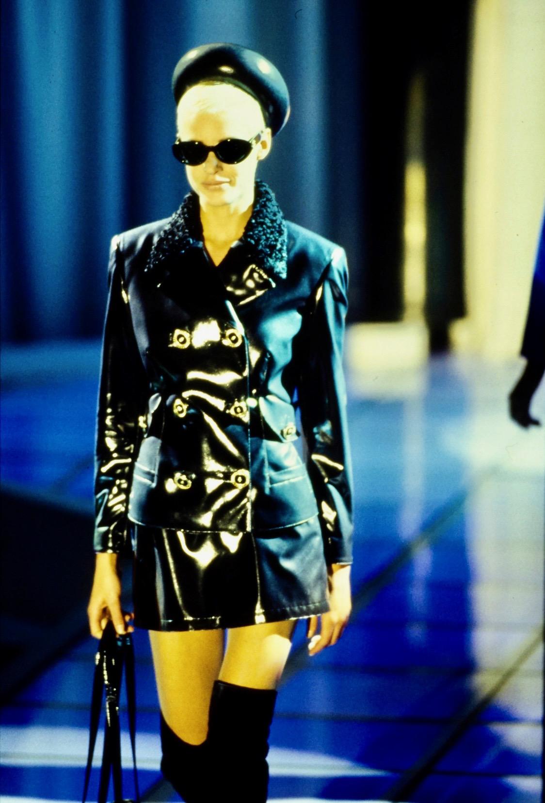 Black F/W 1994 Gianni Versace Couture Ad Campaign Faux Fur Leopard Print Shoulder Bag For Sale