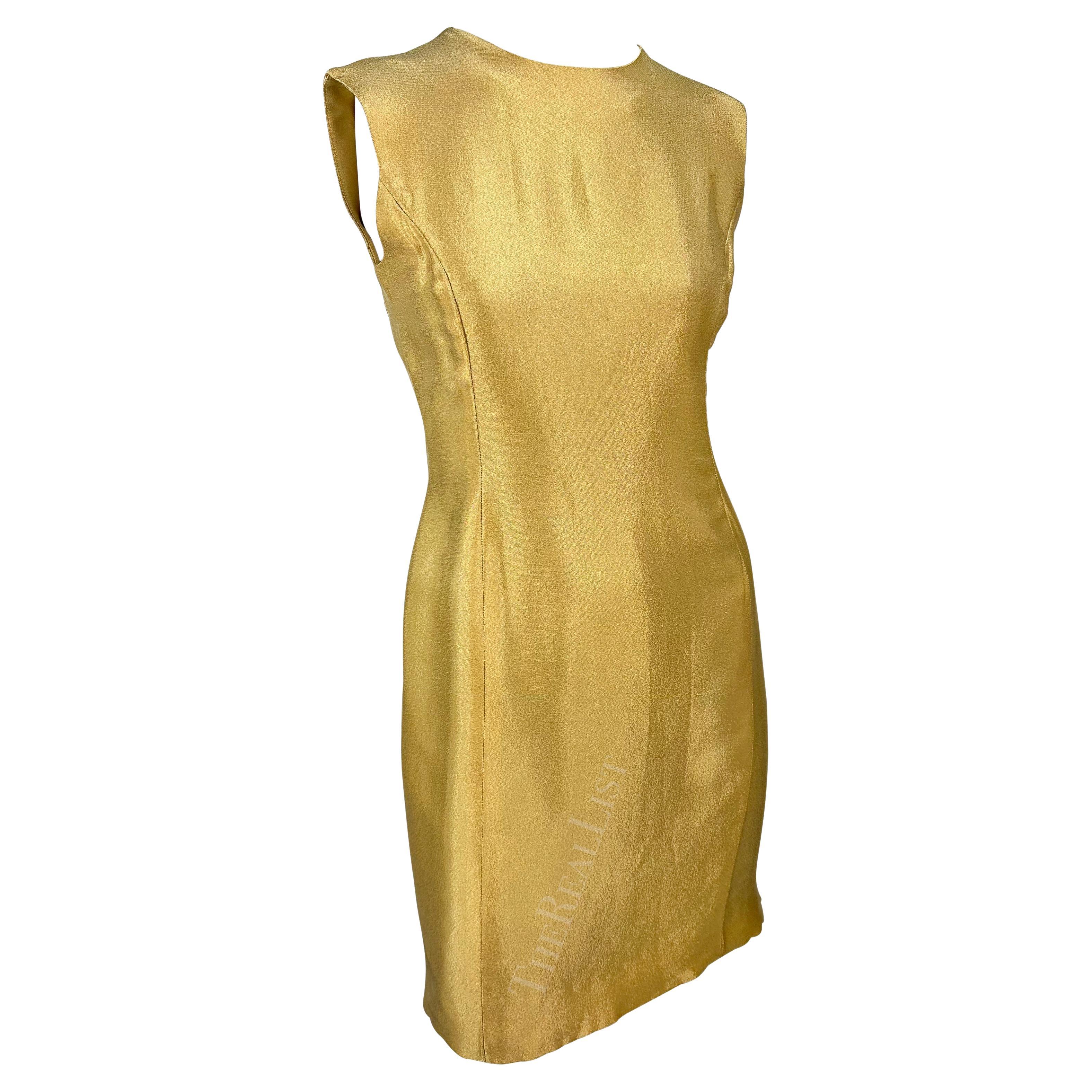 Mini robe sans manches dorée métallisée Gianni Versace Couture, A/H 1994 en vente 2