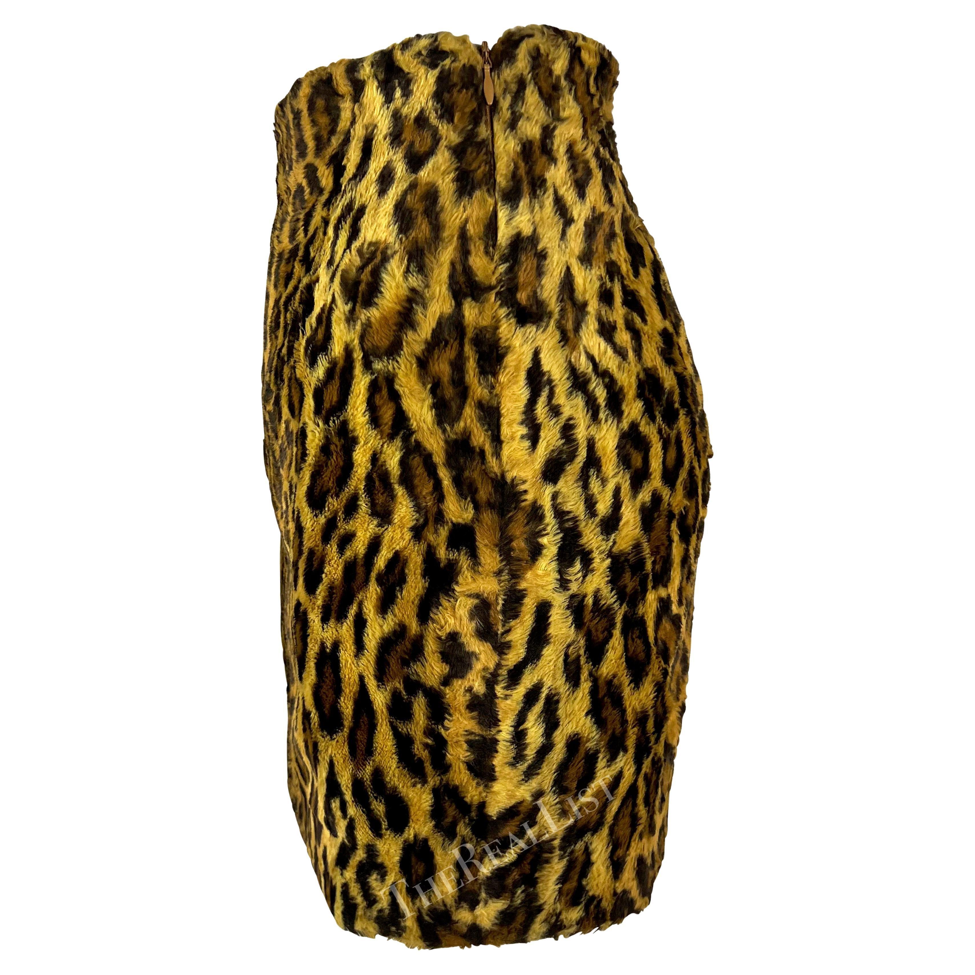 F/W 1994 Gianni Versace Couture Minifalda de piel sintética con estampado de leopardo en venta 2