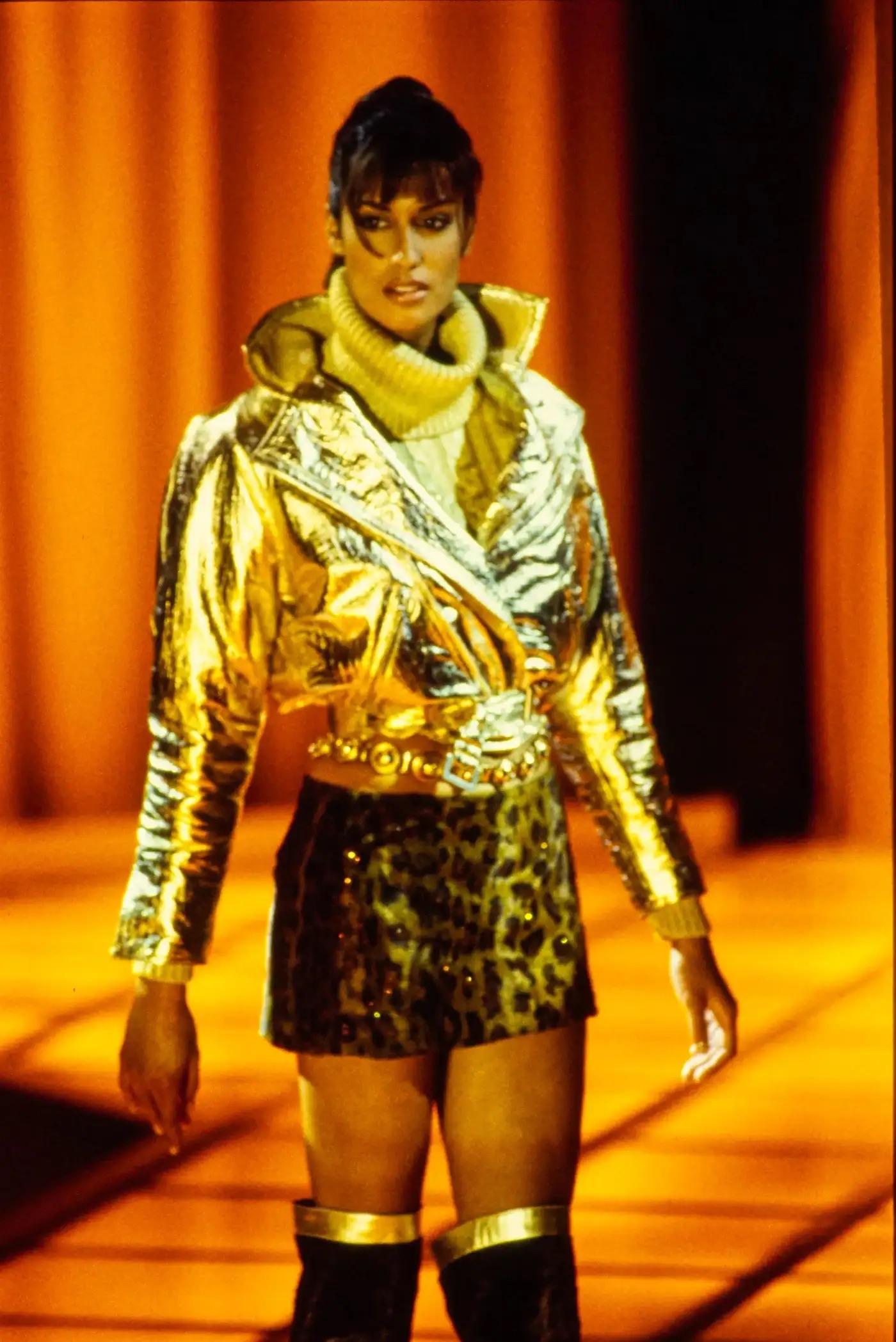 This Gianni Versace faux fur leopard print mini skirt is from the Fall/Winter 1994 collection, designed by Gianni Versace. Similar pieces appeared on the season’s runway in looks 31 and 71, modeled by Yasmeen Ghauri, and in the ad campaign shot by