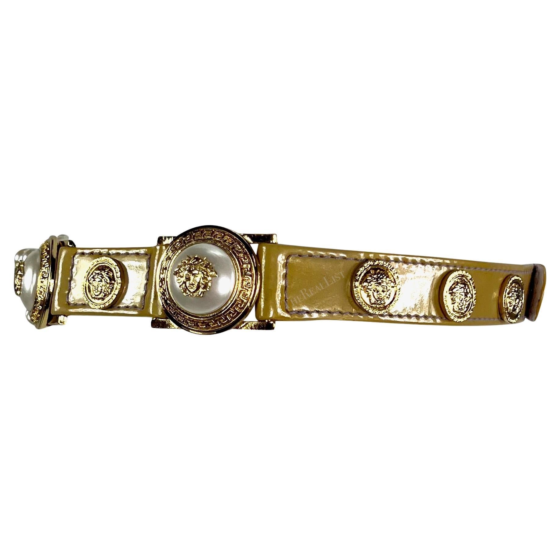 Women's F/W 1994 Gianni Versace Medusa Faux Pearl Patent Leather Belt For Sale