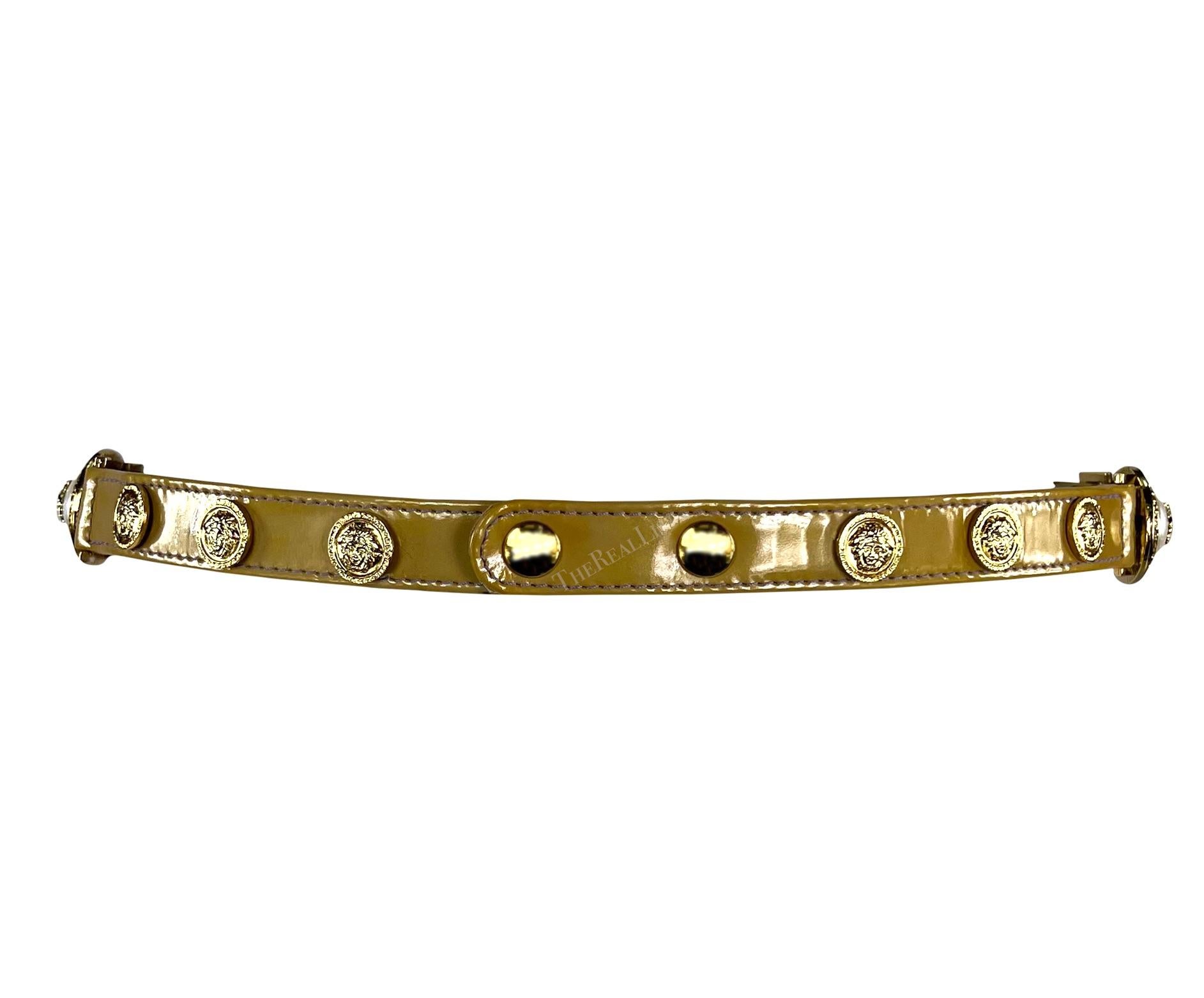F/W 1994 Gianni Versace Medusa Faux Pearl Patent Leather Belt For Sale 1