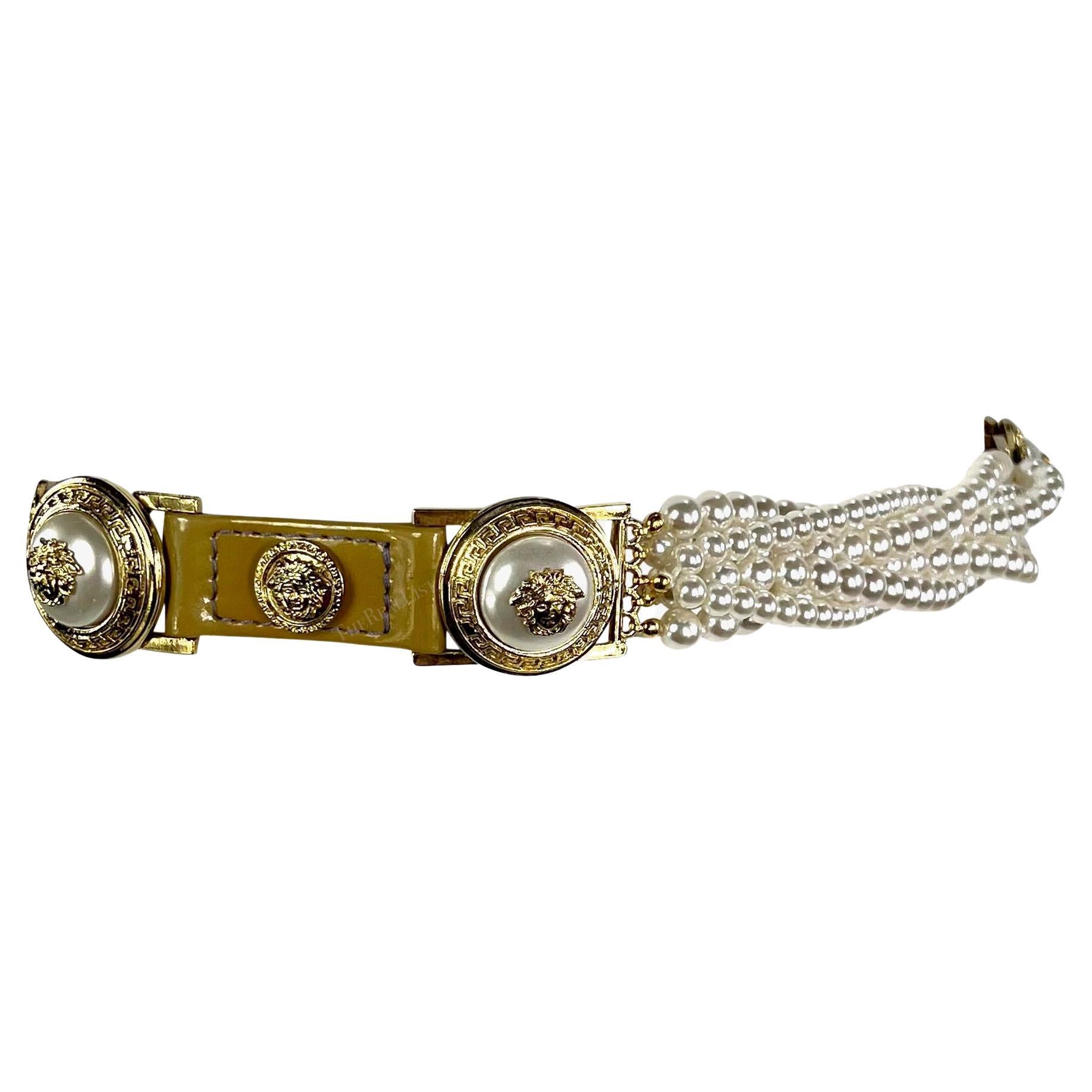F/W 1994 Gianni Versace Medusa Faux Pearl Patent Leather Belt For Sale 3
