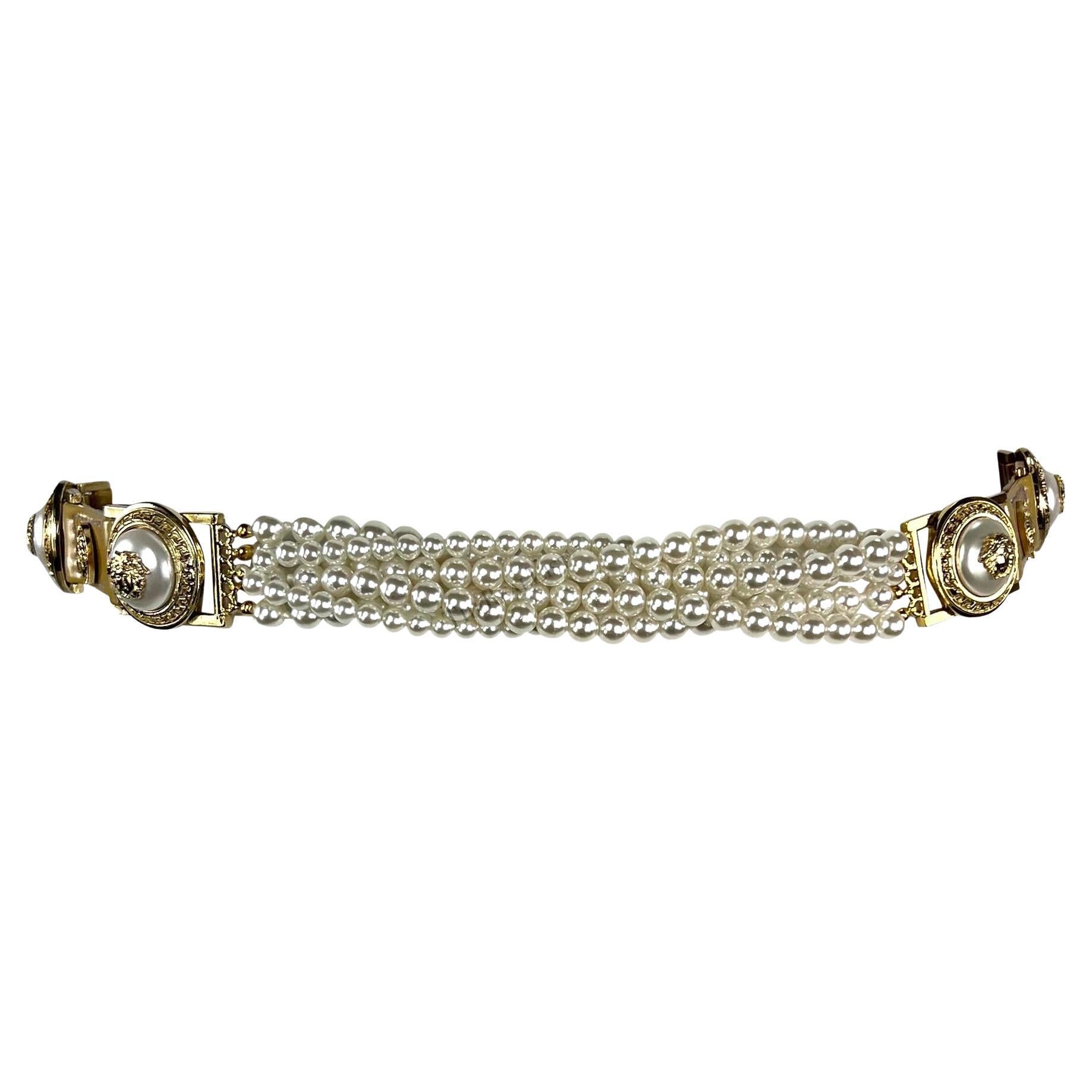 F/W 1994 Gianni Versace Medusa Faux Pearl Patent Leather Belt For Sale