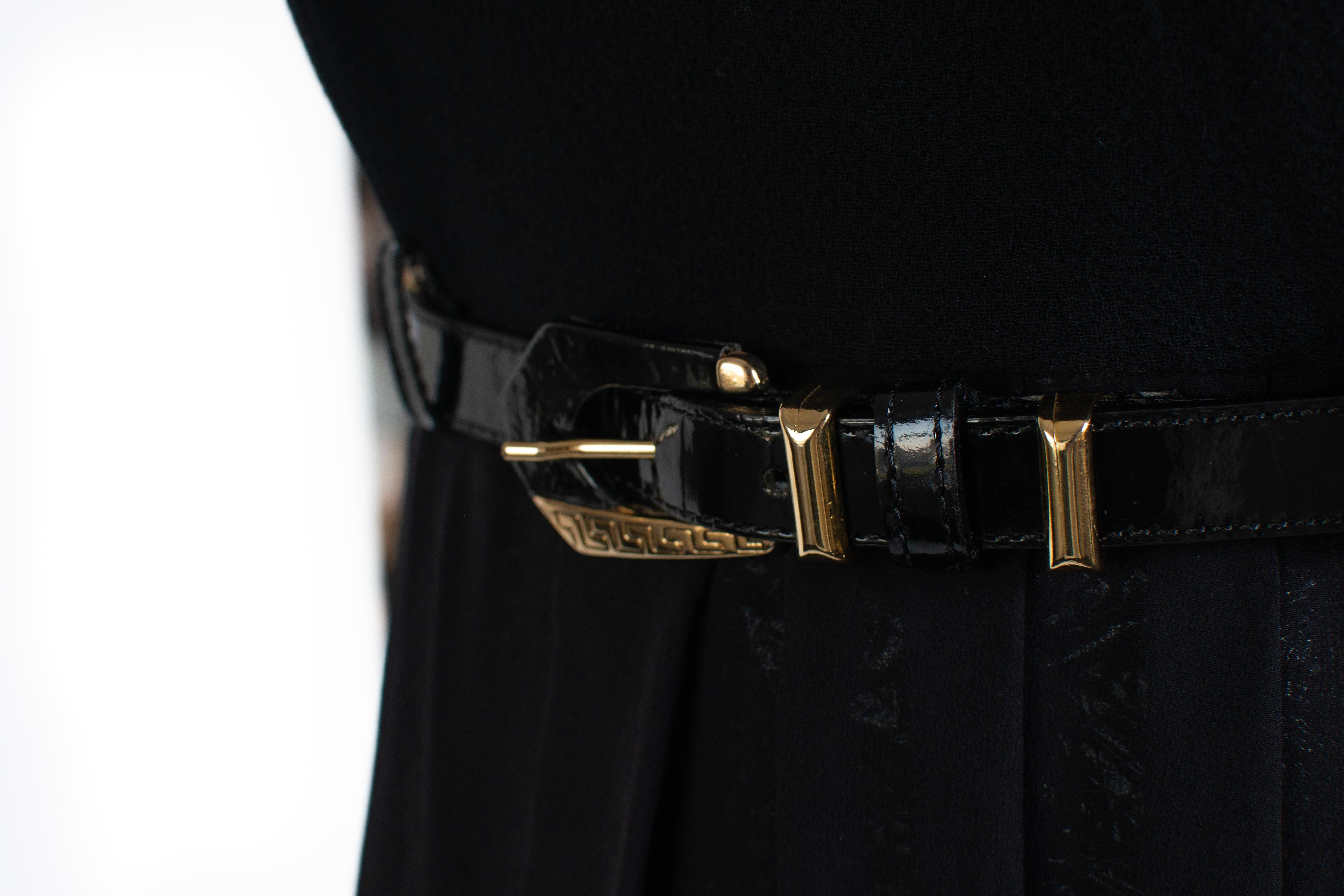 F/W 1994 Gianni Versace Patent Leather and Chiffon Mini Dress with Medusa Belt In Good Condition For Sale In West Hollywood, CA