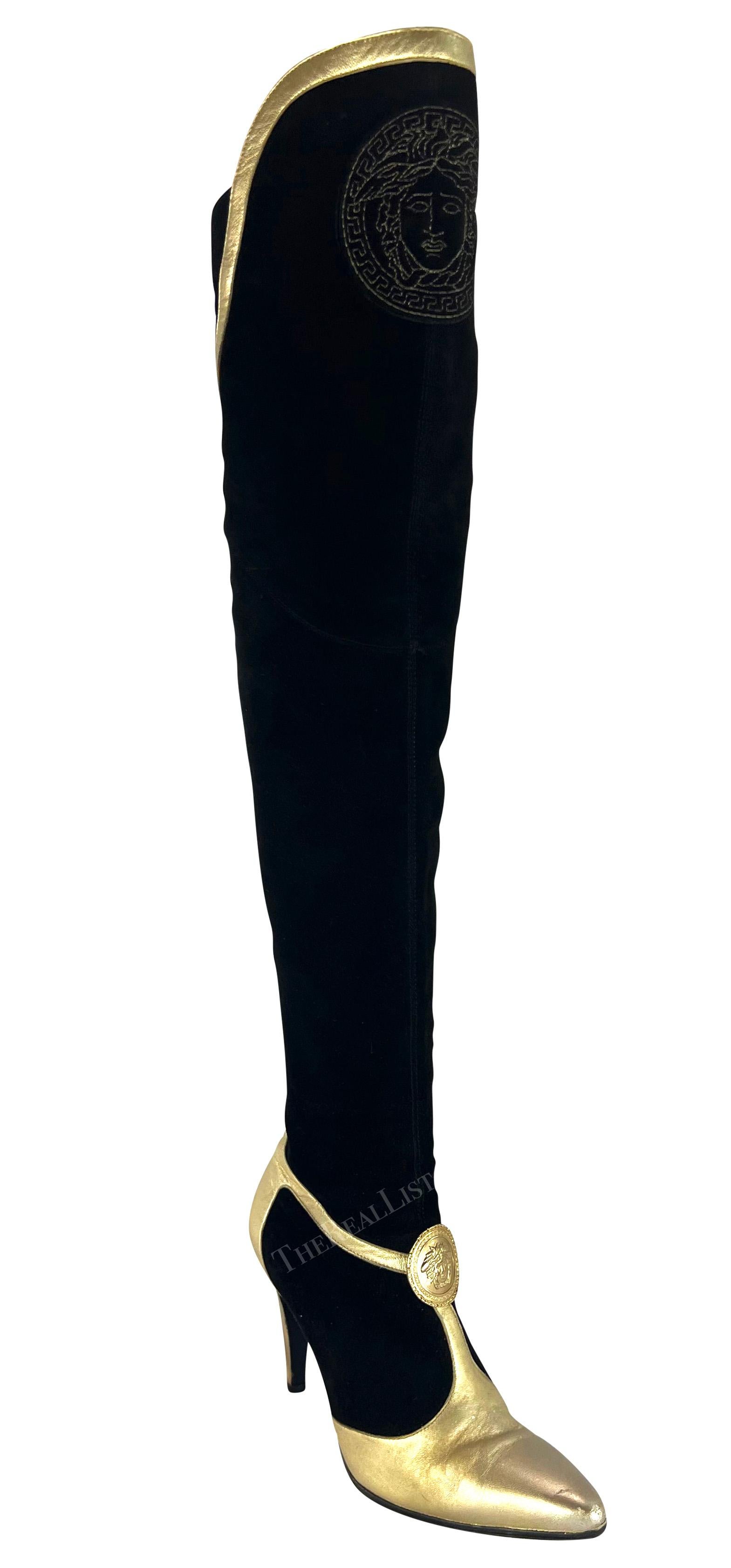 F/W 1994 Gianni Versace Runway Ad Noir Suede Gold Leather Heel Boots Size 38 en vente 2