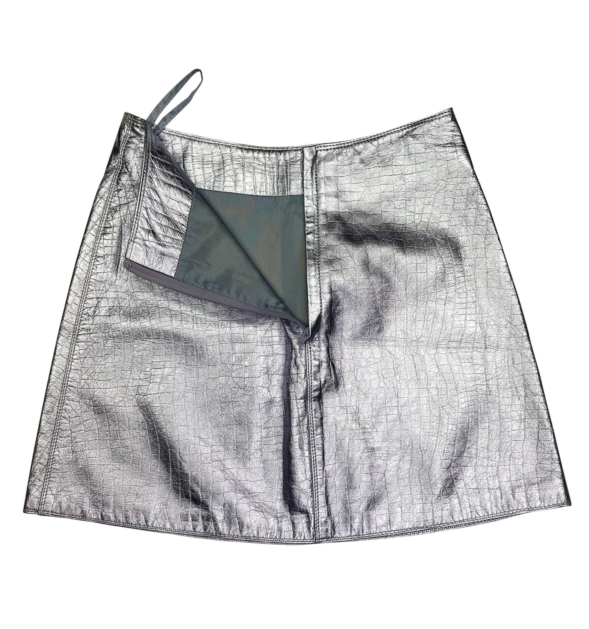 Anuncio de Pasarela Gianni Versace F/W 1994 Minifalda metálica en relieve lavanda en venta 1