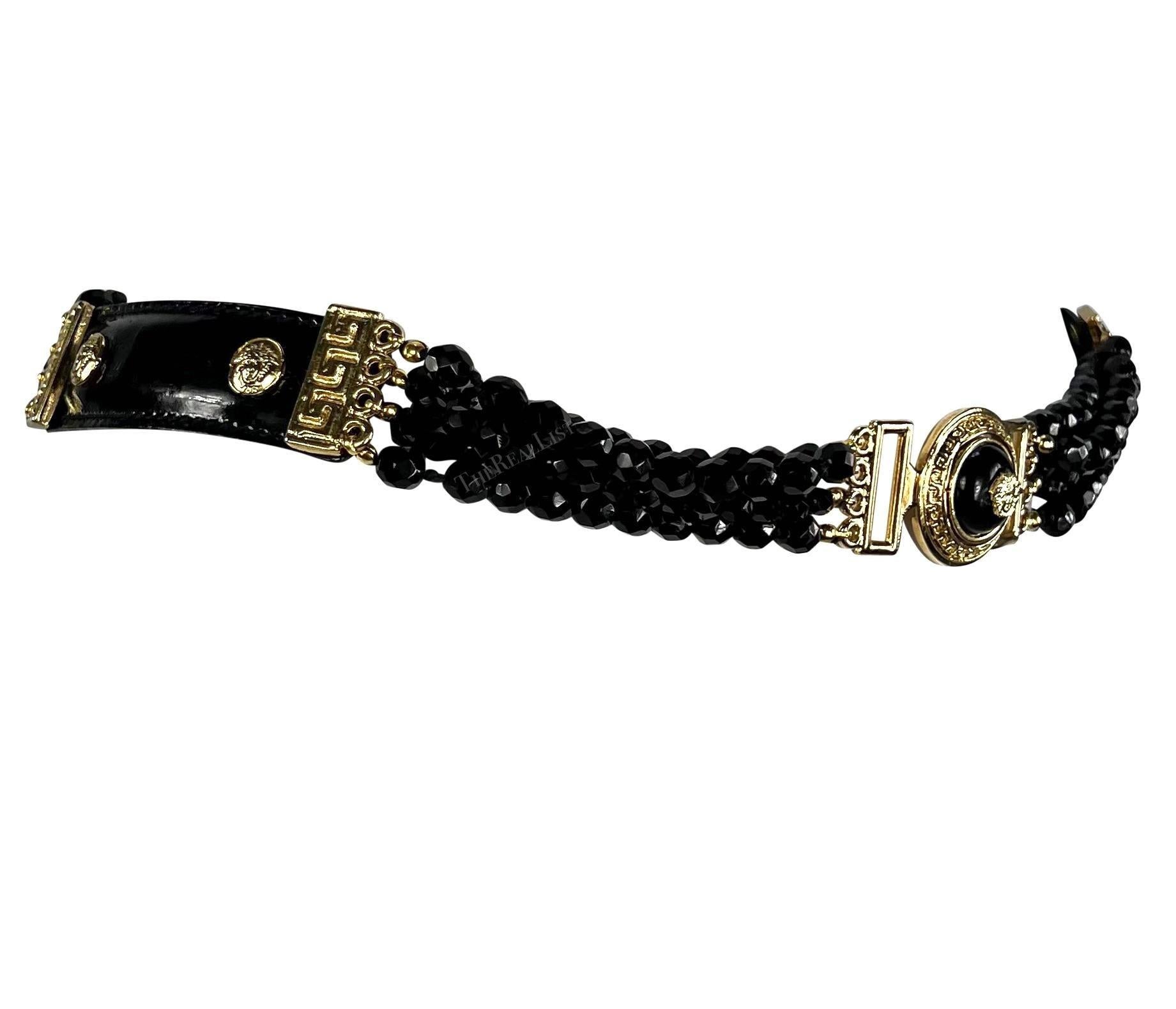 A/I 1994 Gianni Versace: Cintura in pelle verniciata con perline nere in vendita 1