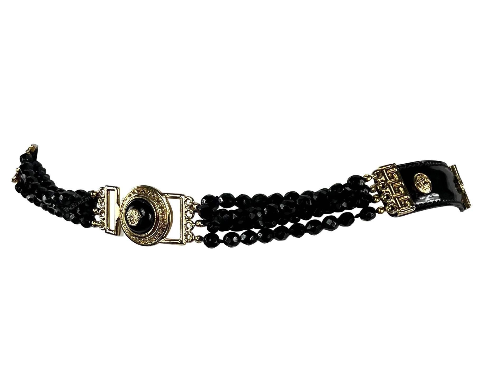 A/I 1994 Gianni Versace: Cintura in pelle verniciata con perline nere in vendita 3