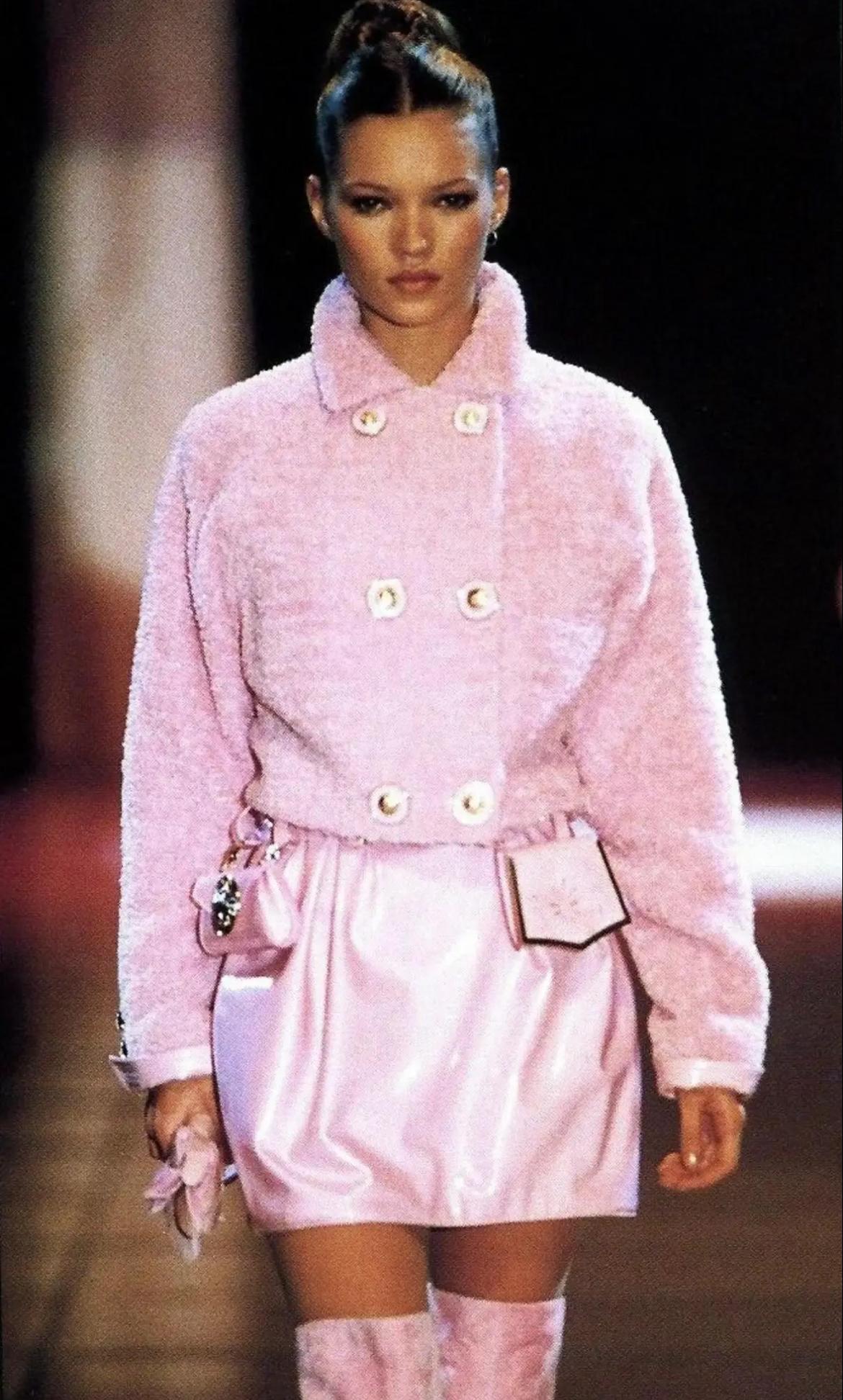 Presenting a fabulous black leather belt bag, designed by Gianni Versace for the Fall/Winter 1994 collection. This stylish mini bag features two belt loops, allowing it to be easily attached to any belt. A variation of this mini bag was showcased on