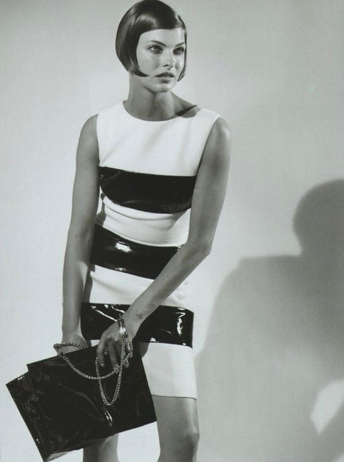 Nero A/I 1995 Dolce & Gabbana Borsa a tracolla in nylon nero con logo a barre in vendita