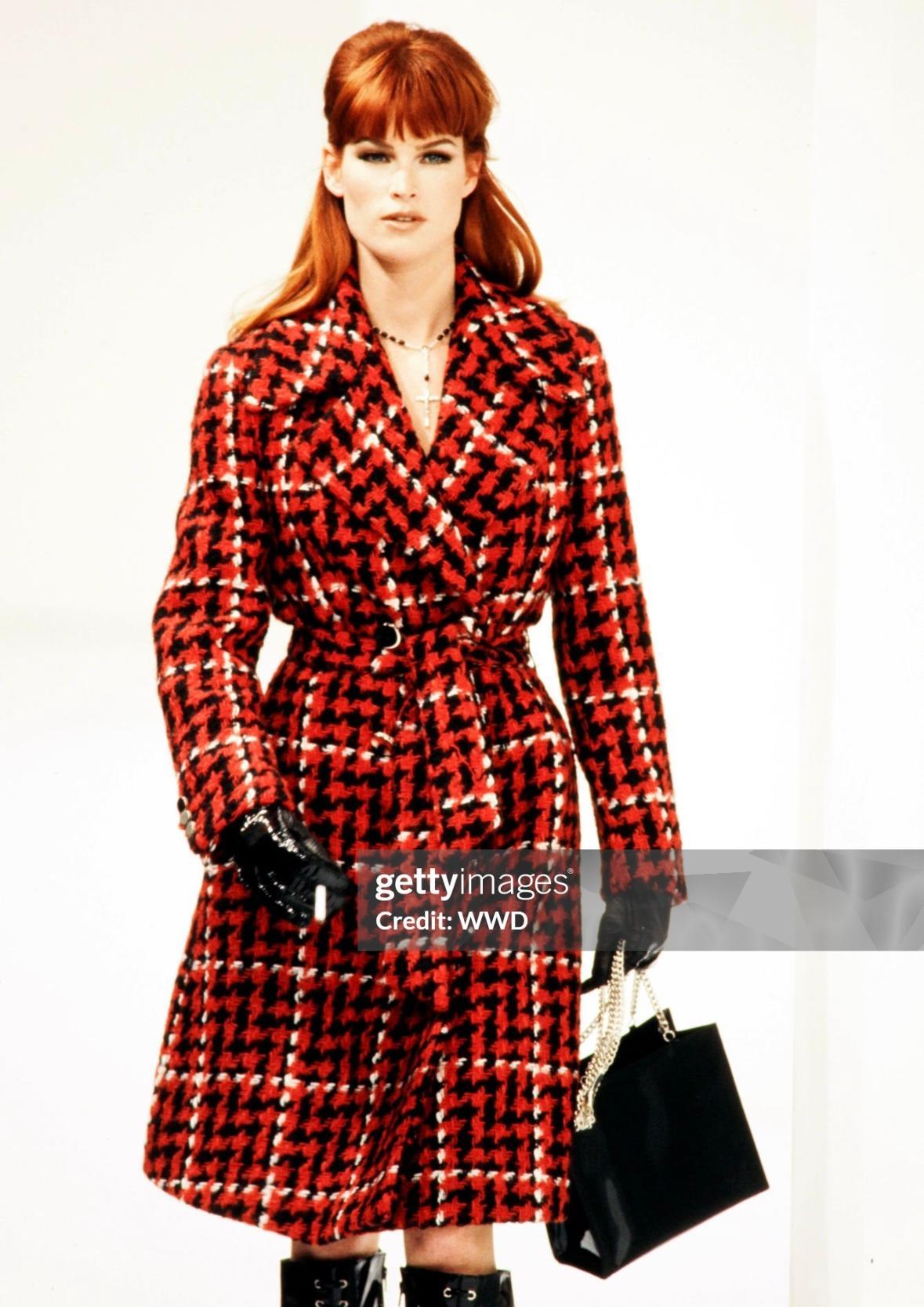 A/I 1995 Dolce & Gabbana Borsa a tracolla in nylon nero con logo a barre in vendita 1