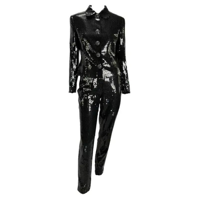 F/W 1995 Gianni Versace Couture Costume pantalon à boutons Medusa en paillettes noires