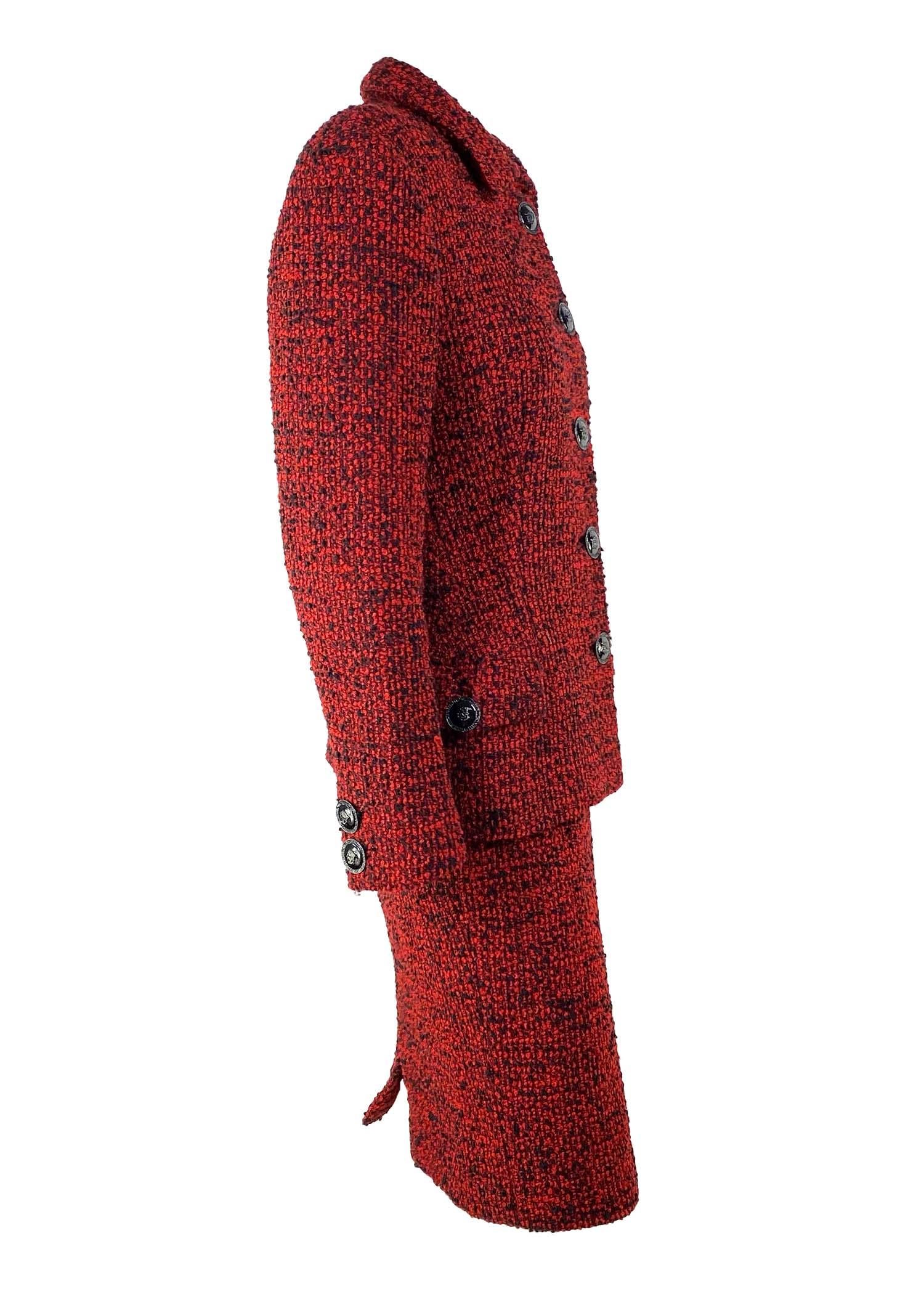 F/W 1995 Gianni Versace Couture Runway Red Bouclé Tweed Skirt Suit Documented  In Good Condition For Sale In West Hollywood, CA
