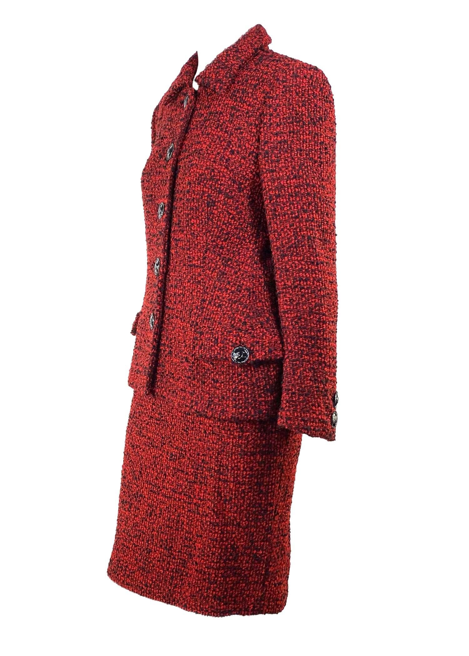 F/W 1995 Gianni Versace Couture Runway Red Bouclé Tweed Skirt Suit Documented  For Sale 1