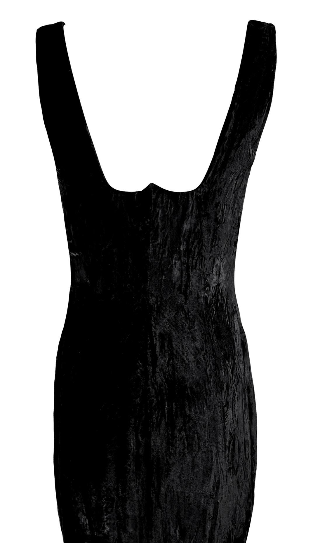 F/W 1995 Gianni Versace Runway Ad Velvet Sweetheart Neckline Black Evening Gown For Sale 9