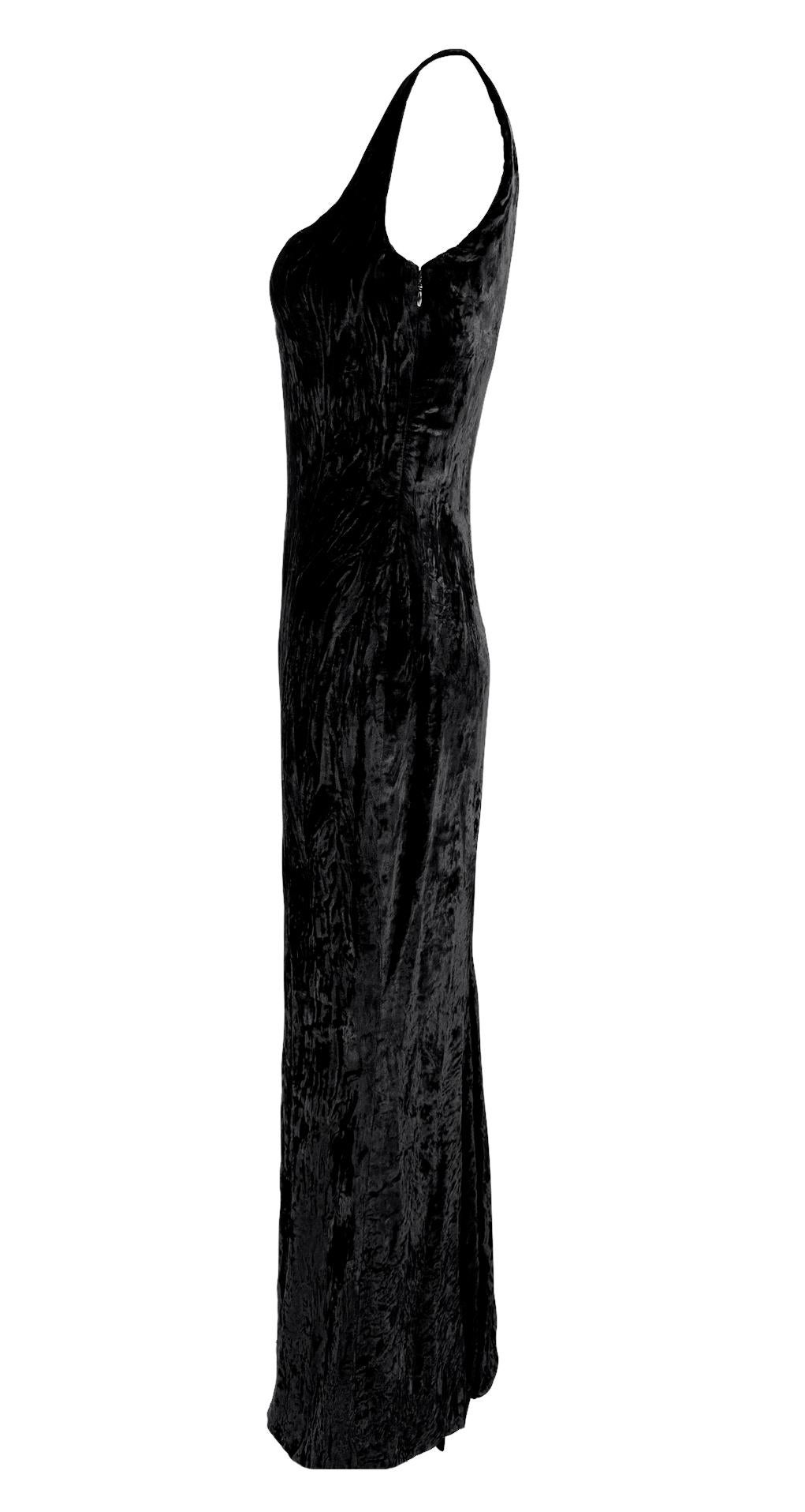 F/W 1995 Gianni Versace Runway Ad Velvet Sweetheart Neckline Black Evening Gown For Sale 10