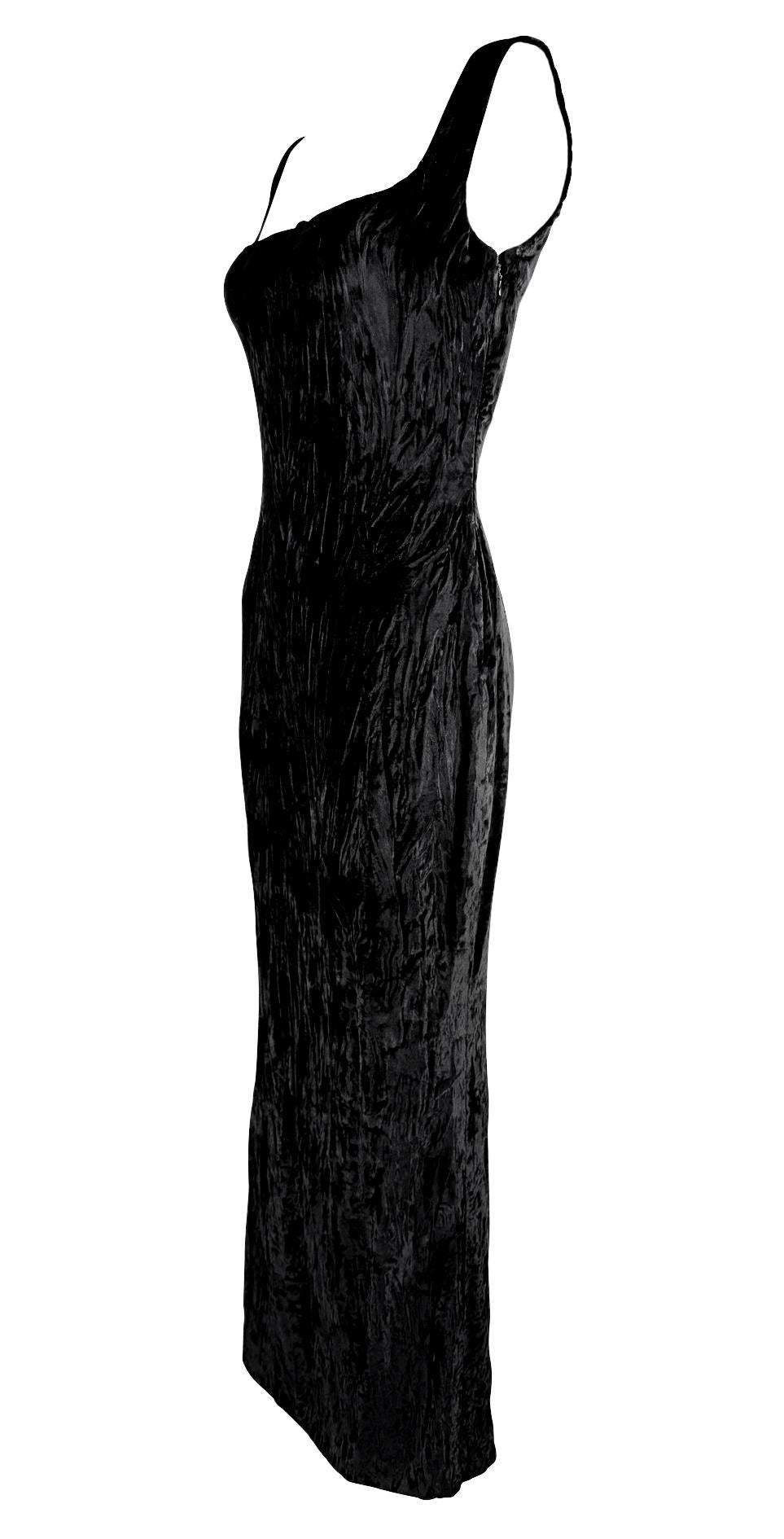 F/W 1995 Gianni Versace Runway Ad Velvet Sweetheart Neckline Black Evening Gown For Sale 11