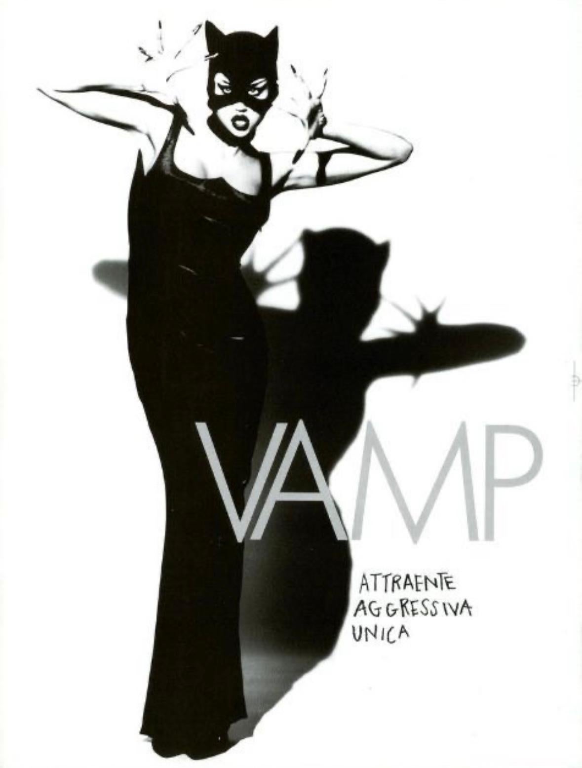 Women's F/W 1995 Gianni Versace Runway Ad Velvet Sweetheart Neckline Black Evening Gown For Sale
