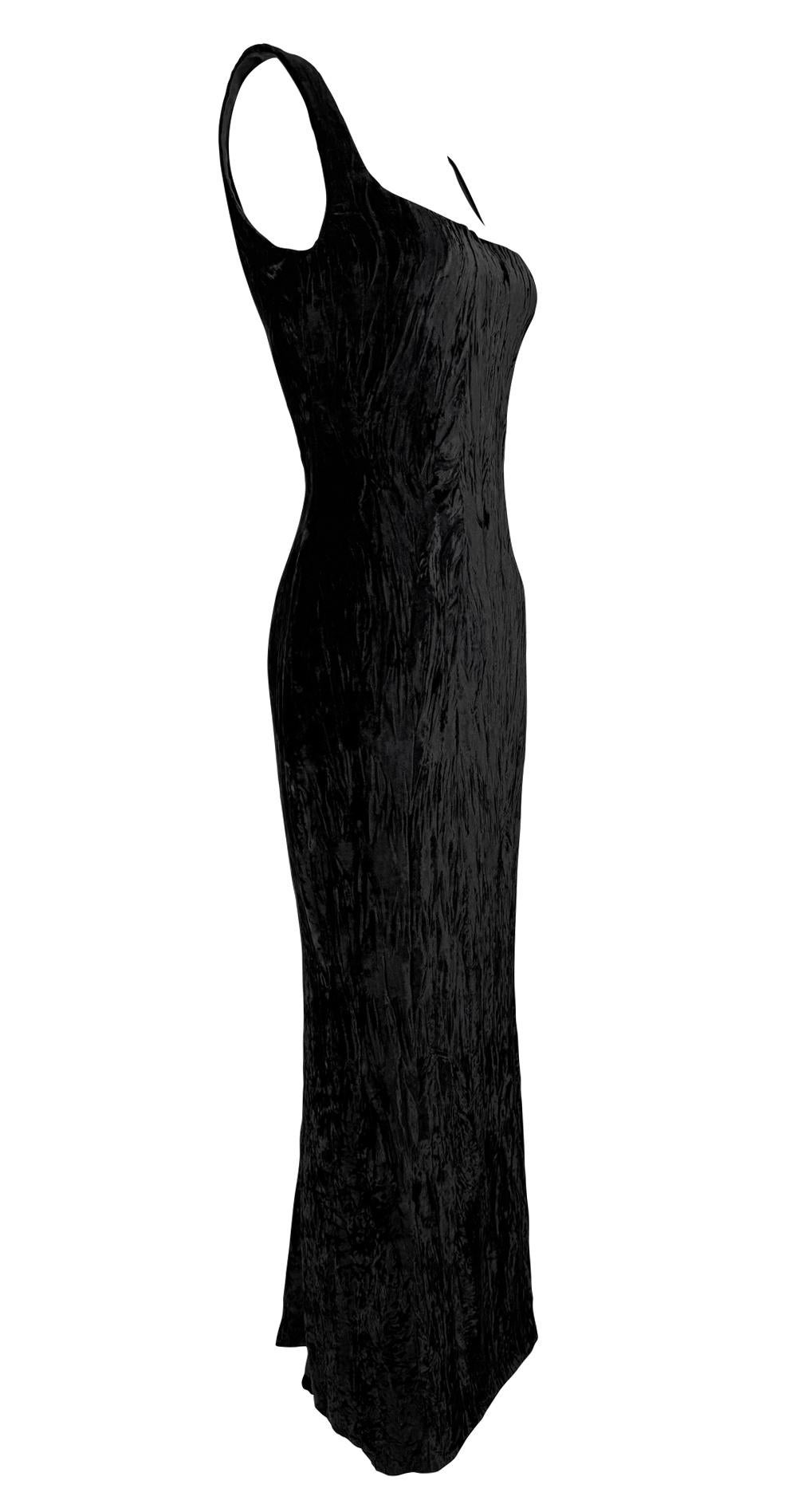 F/W 1995 Gianni Versace Runway Ad Velvet Sweetheart Neckline Black Evening Gown For Sale 2